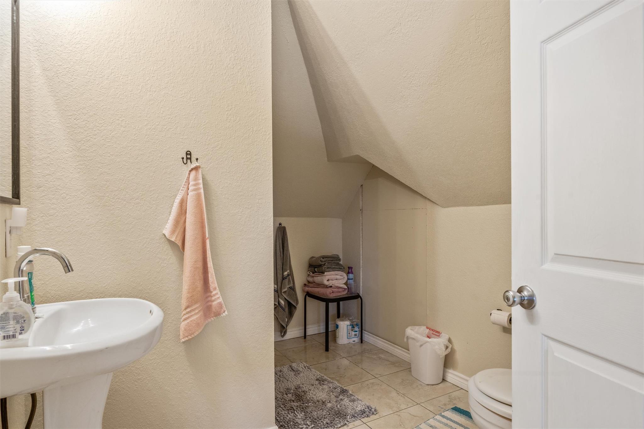 606 W Bell Ave Property Photo 16