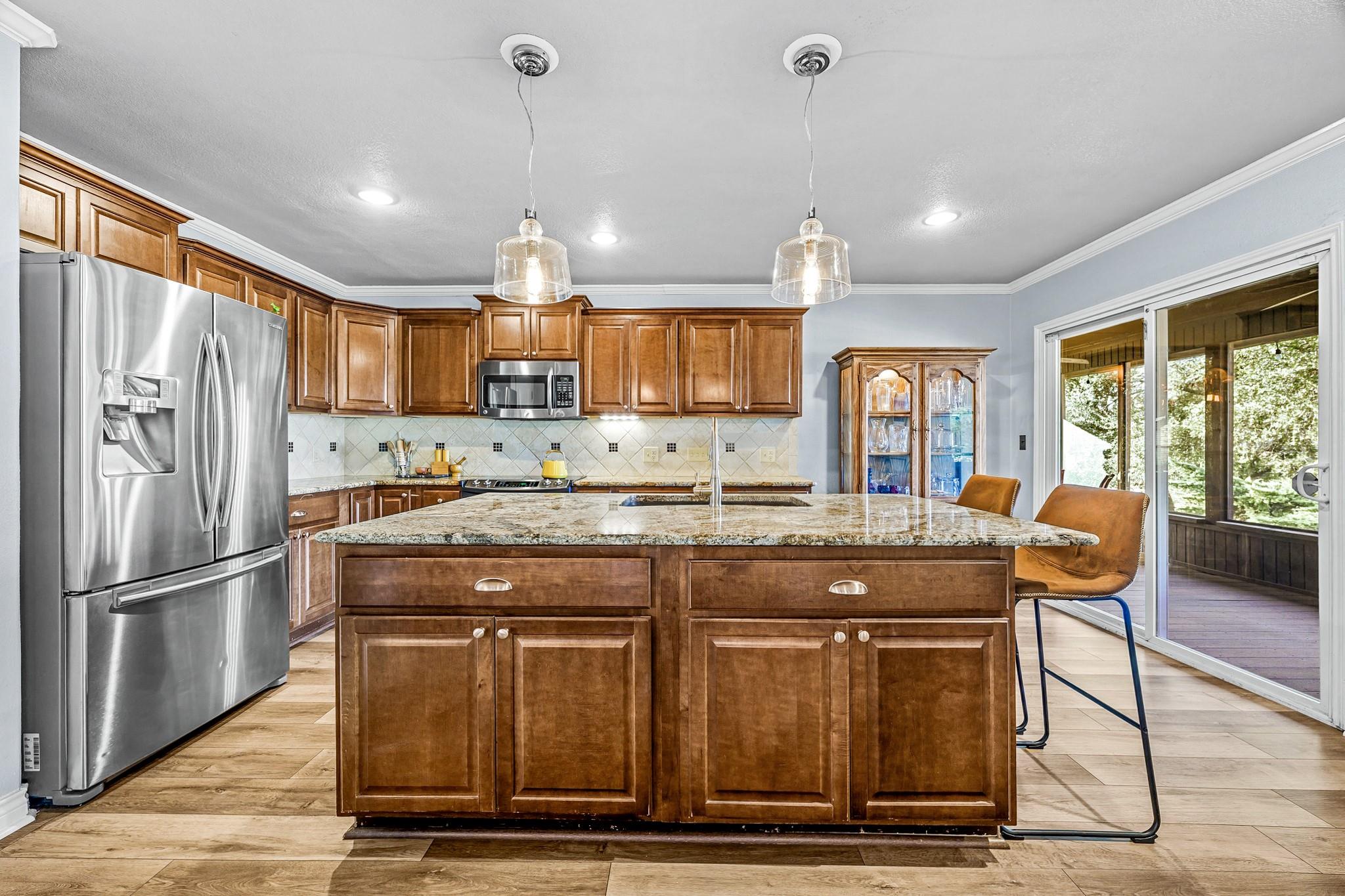 21206 National Dr Property Photo 12