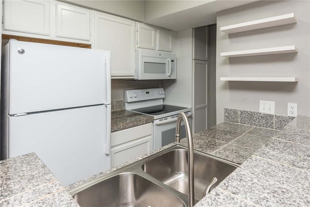 3018 1st St #109 Property Photo 5
