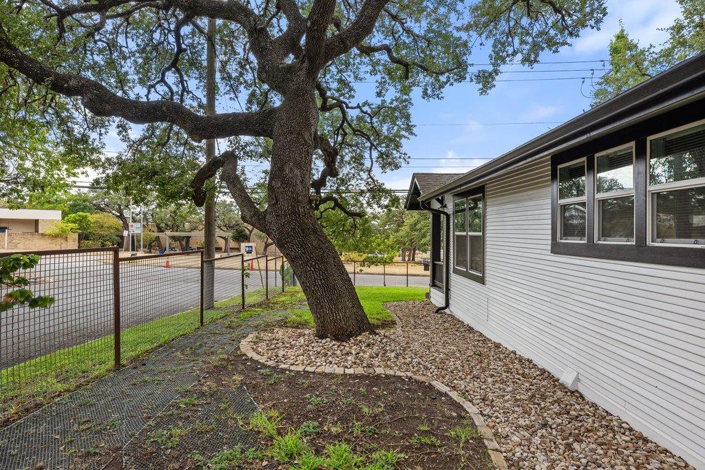 1905 Brackenridge St Property Photo 34