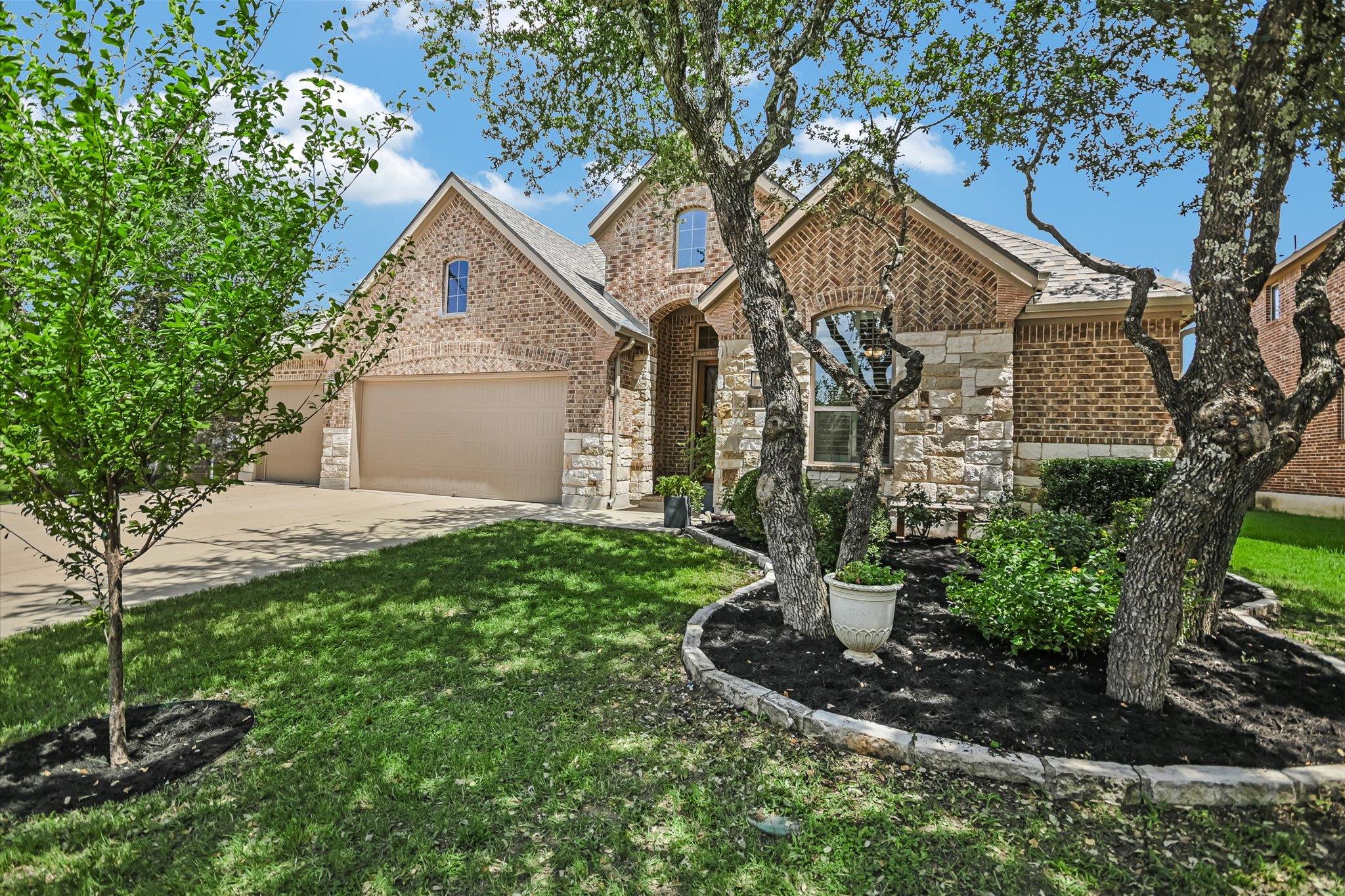 2310 Mansfield Ln Property Photo 1