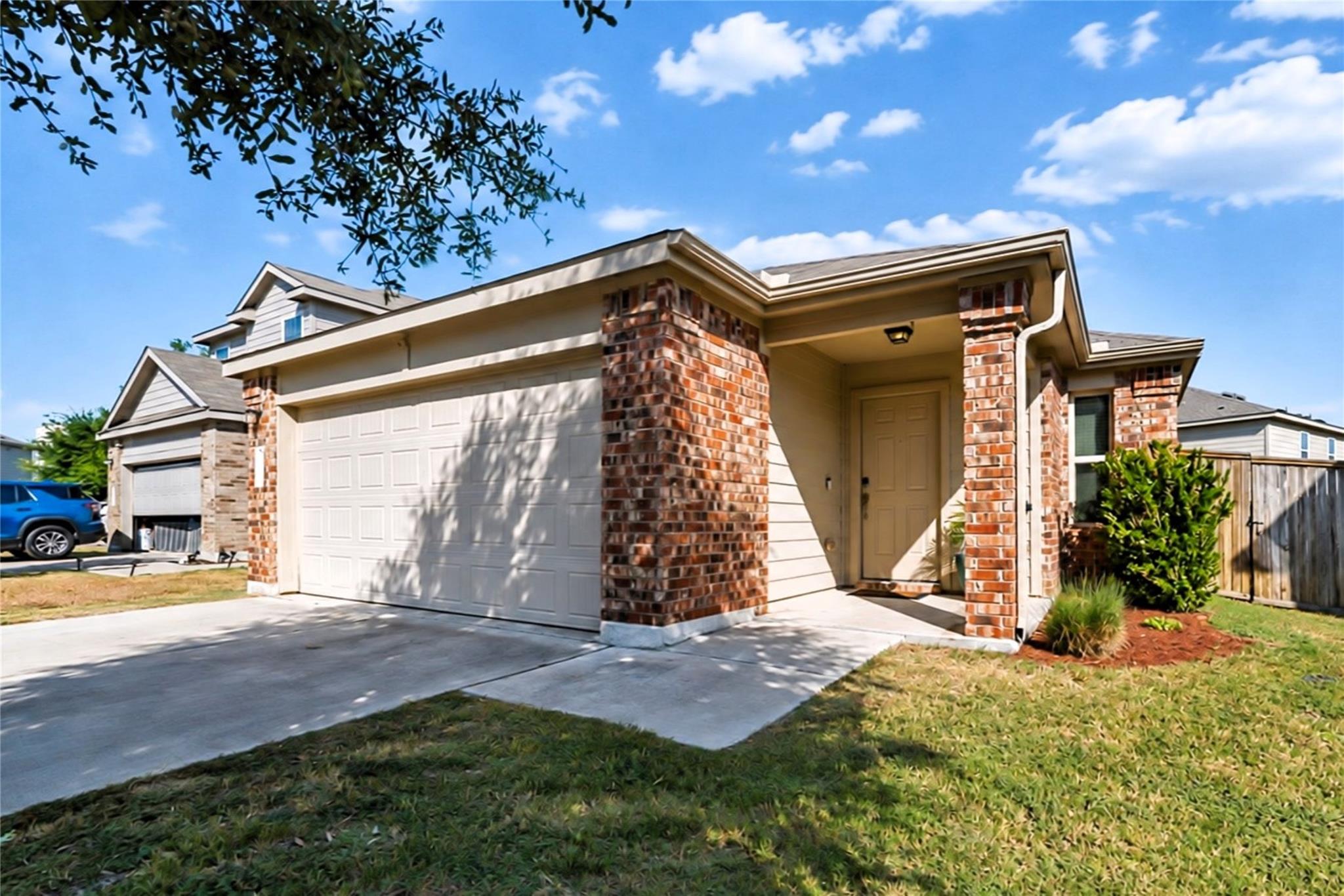 328 Circle Way Property Photo 1