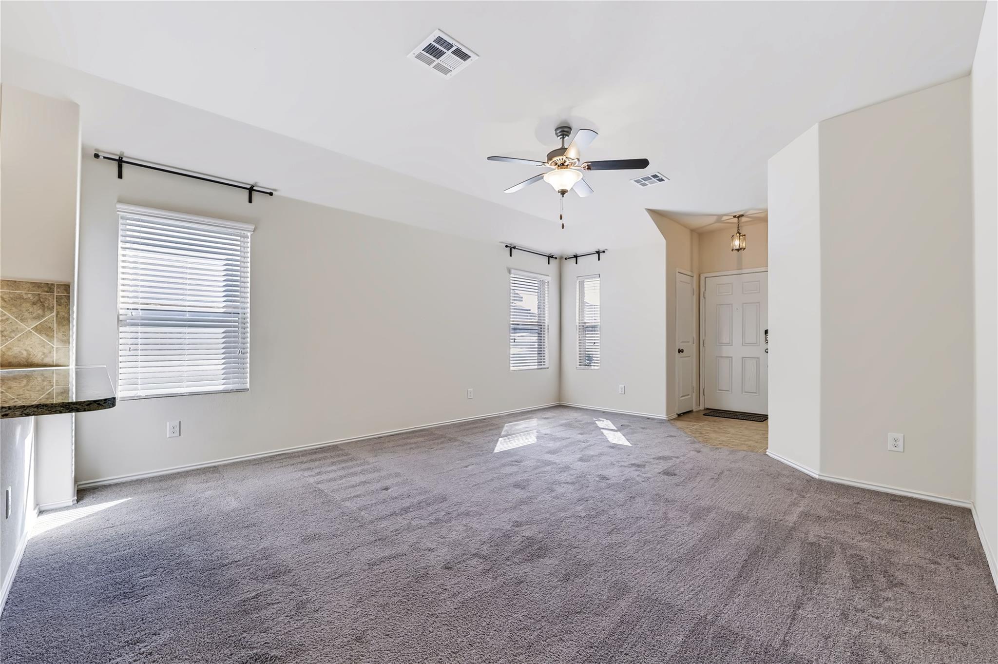 328 Circle Way Property Photo 5