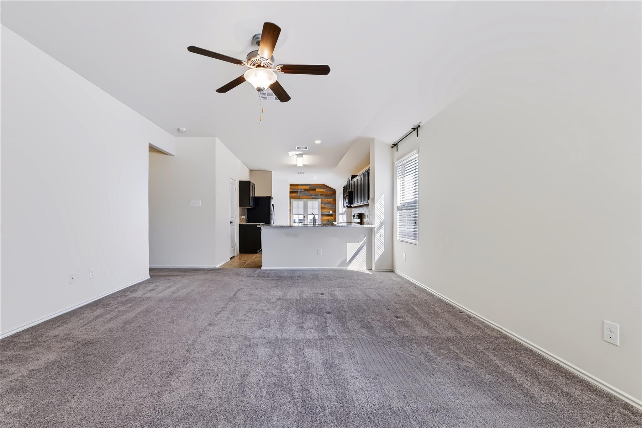 328 Circle Way Property Photo 6