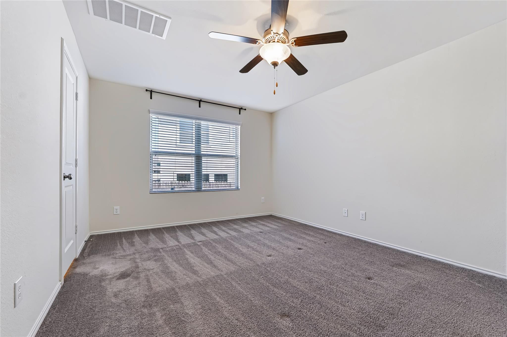 328 Circle Way Property Photo 8