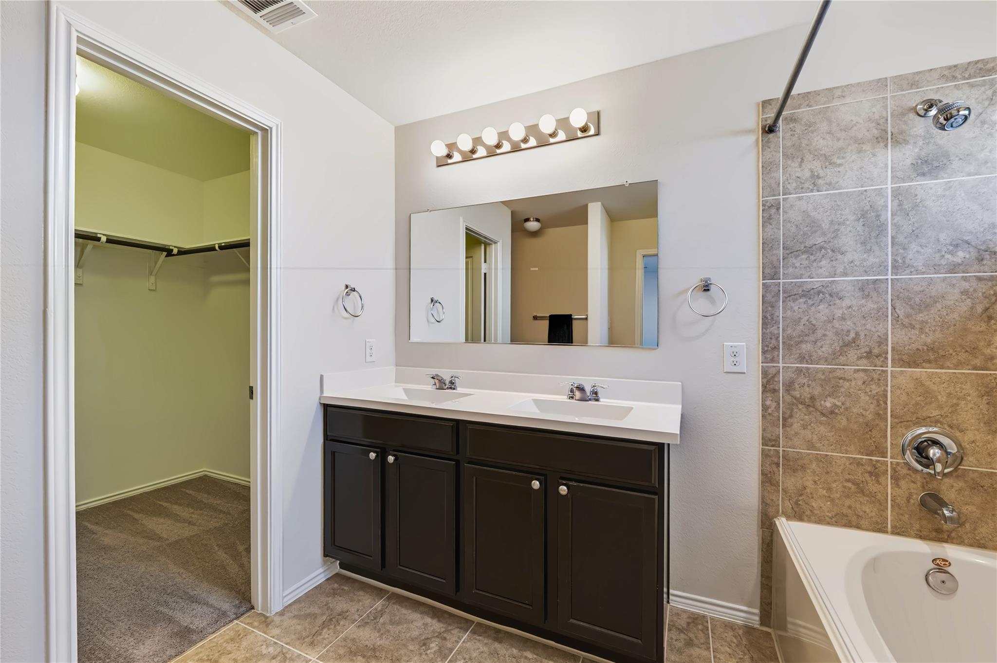 328 Circle Way Property Photo 10