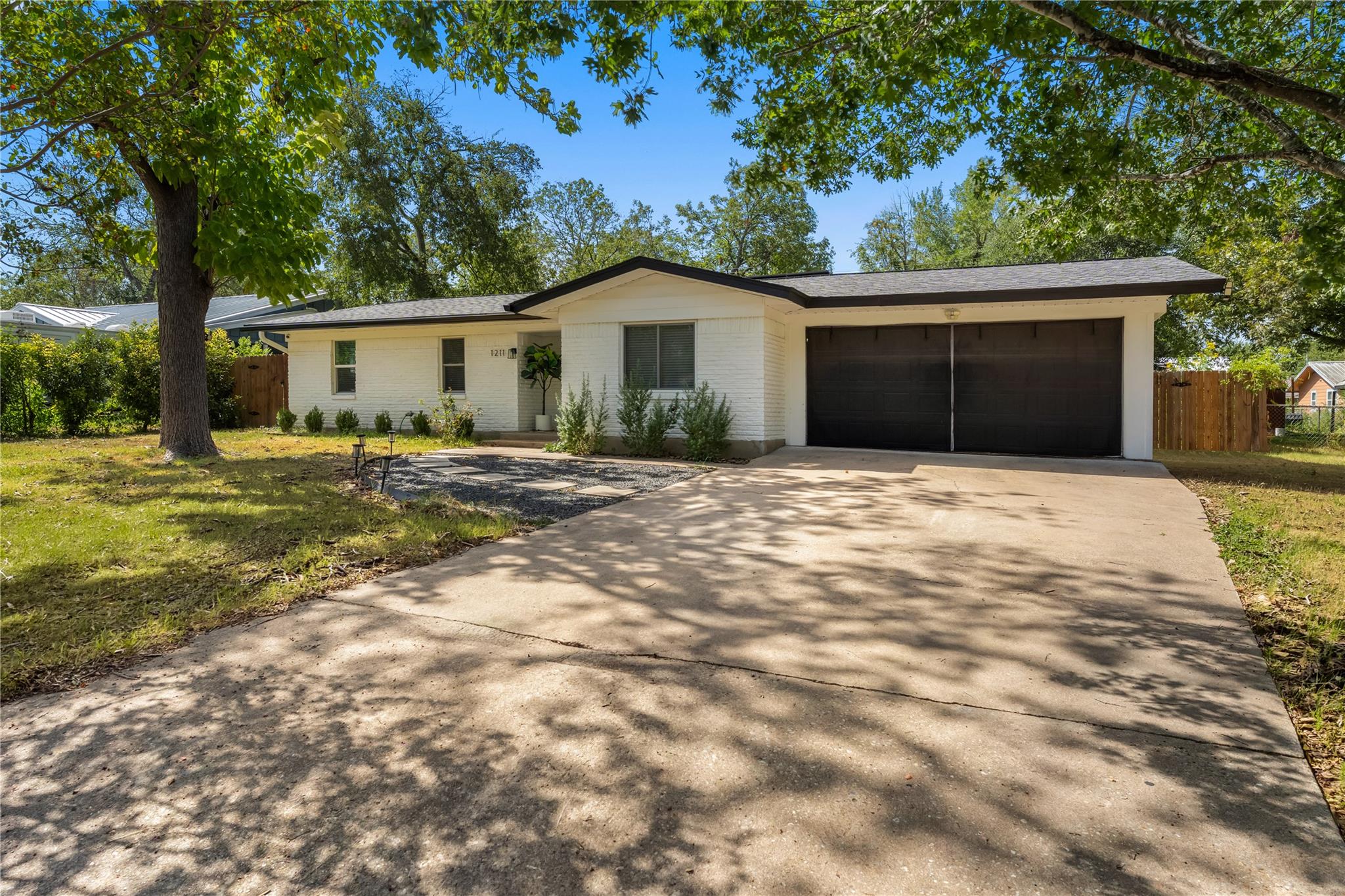 1211 Sahara Ave Property Photo 3