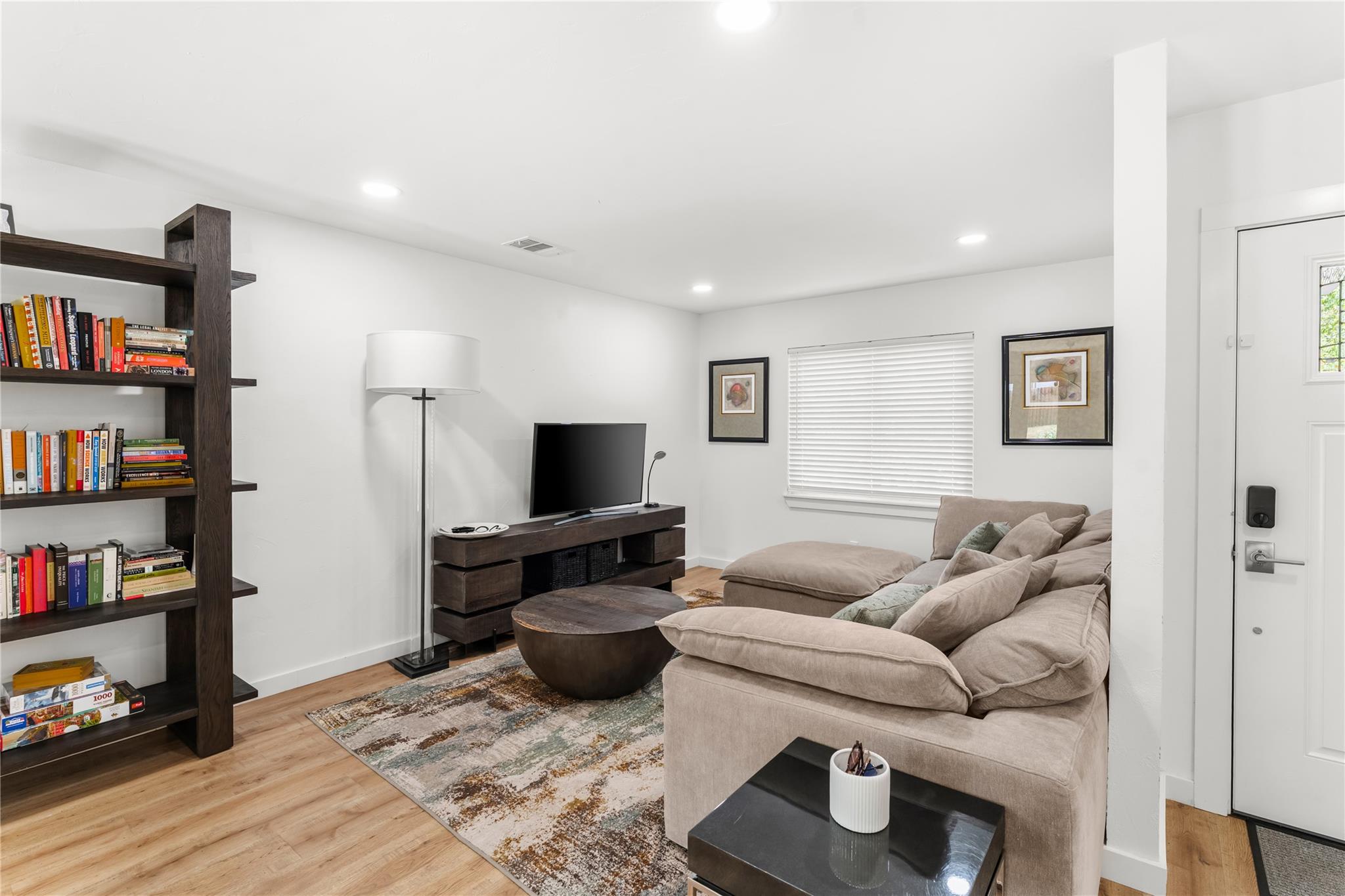 1211 Sahara Ave Property Photo 6