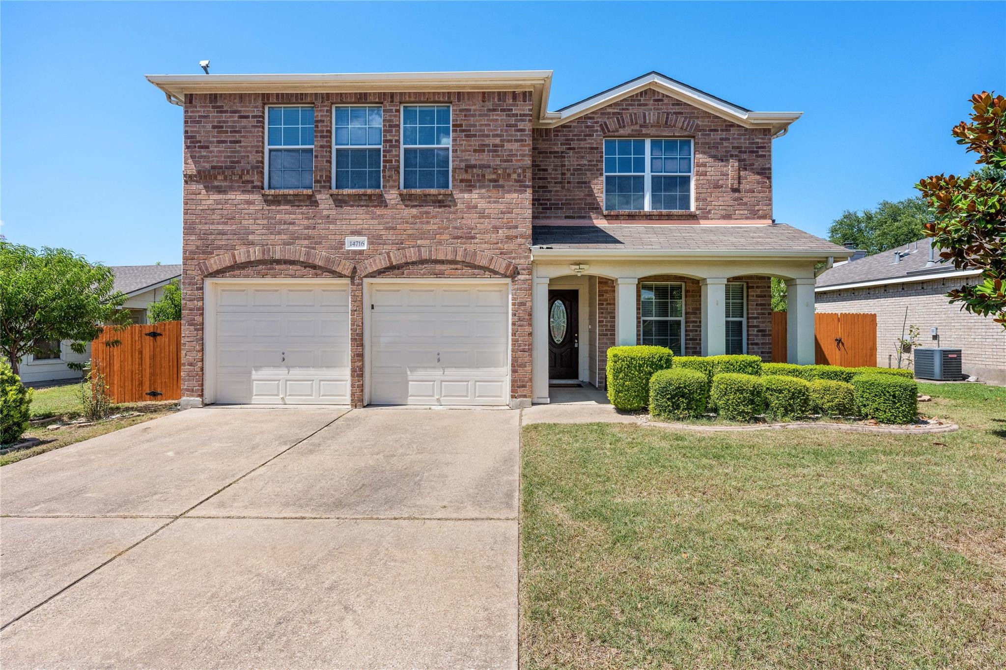 14716 Lantern Ln Property Photo 1