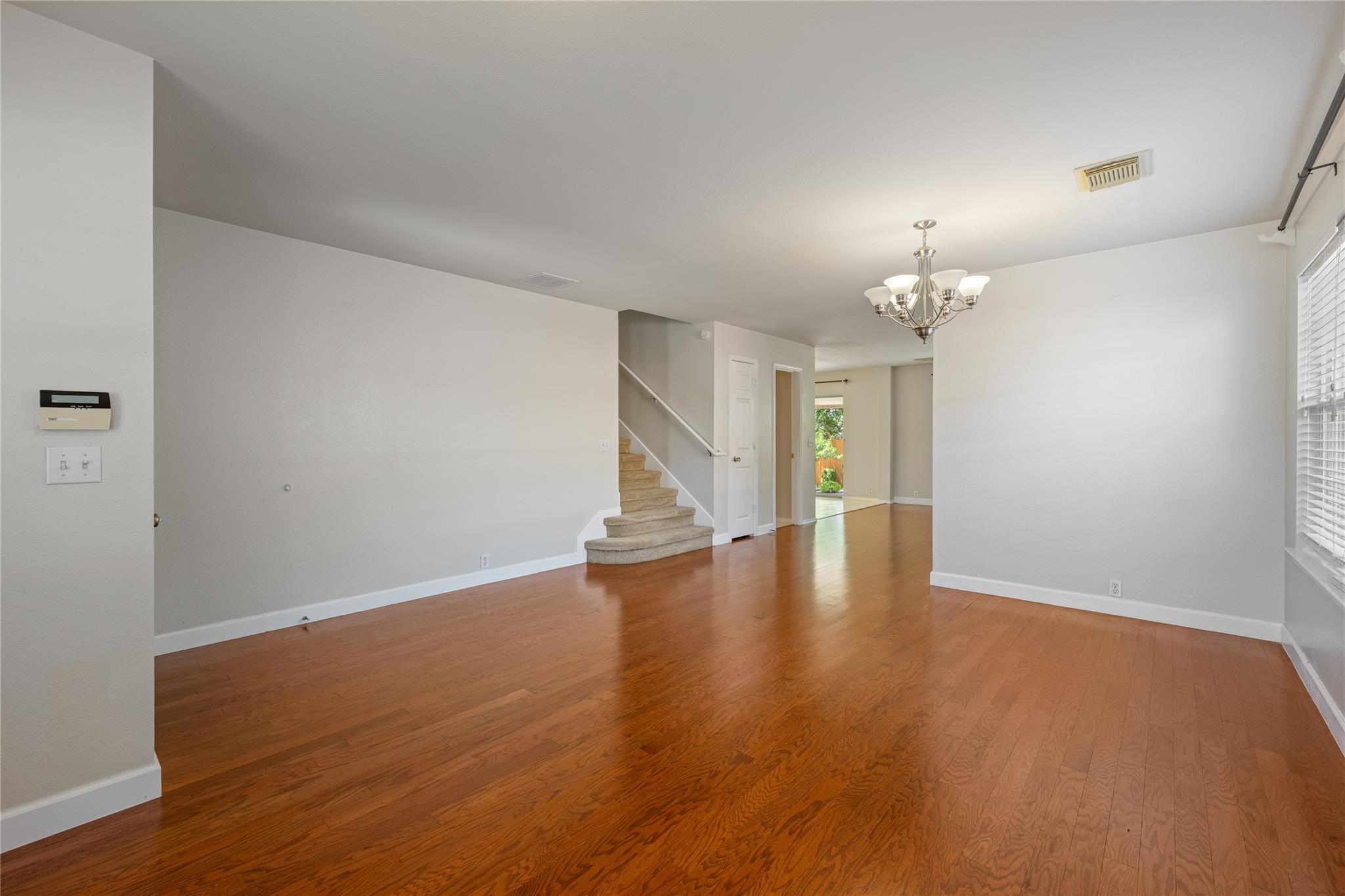 14716 Lantern Ln Property Photo 3