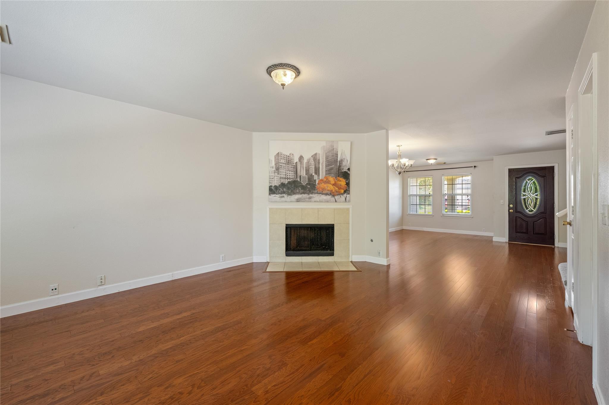 14716 Lantern Ln Property Photo 4