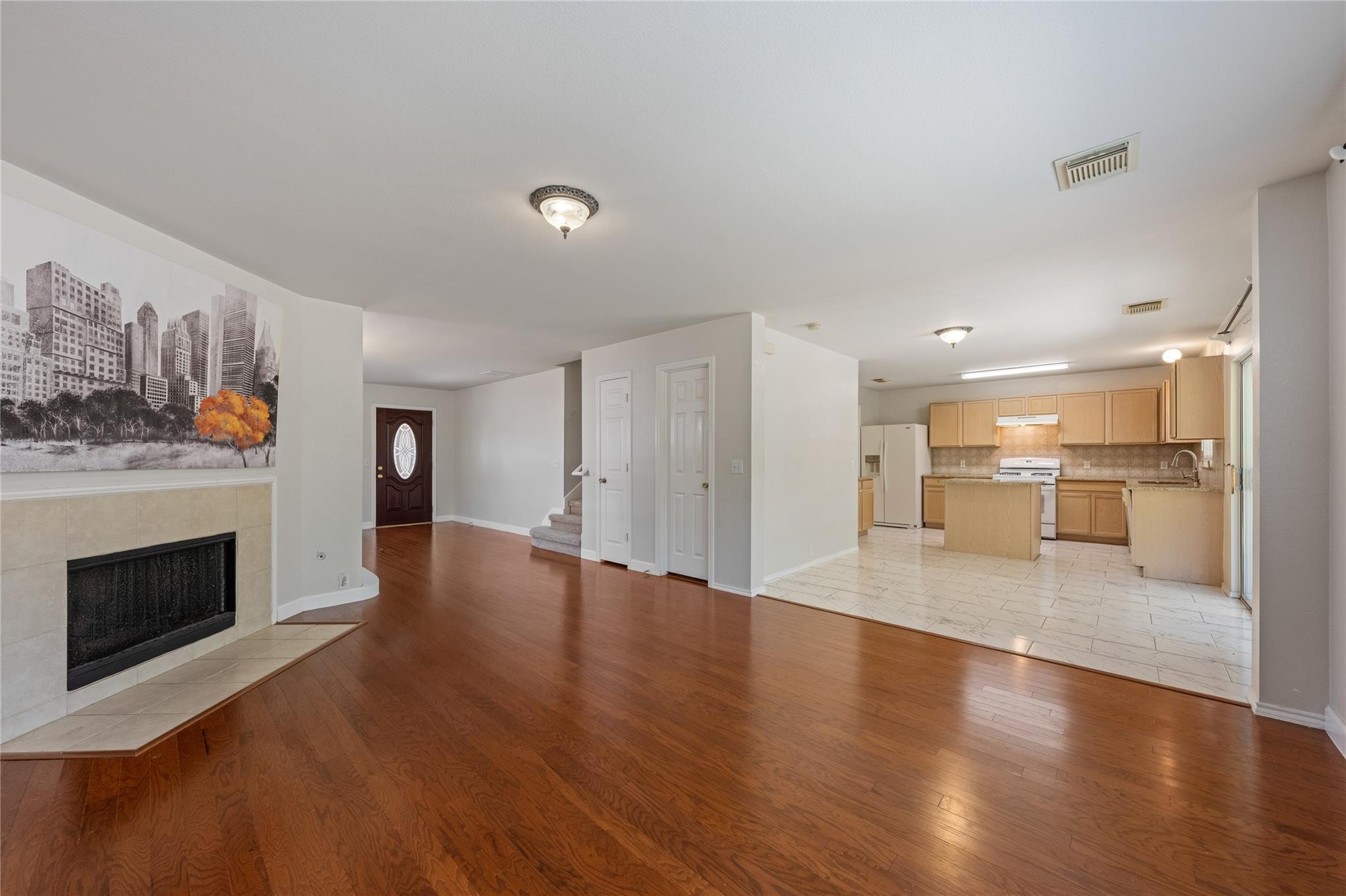 14716 Lantern Ln Property Photo 5