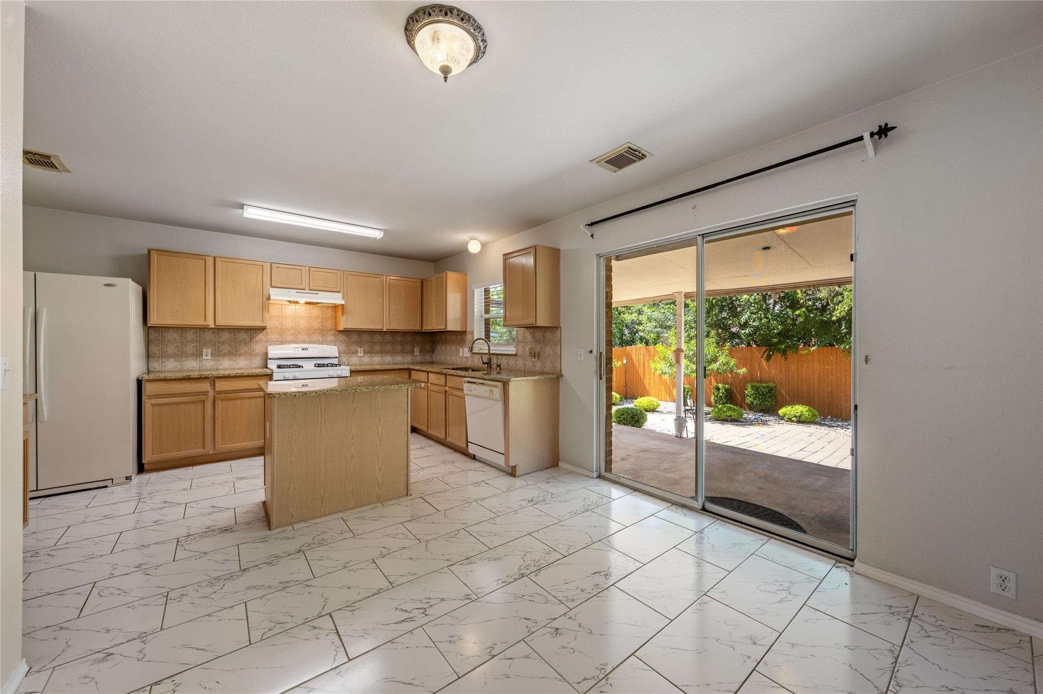 14716 Lantern Ln Property Photo 6