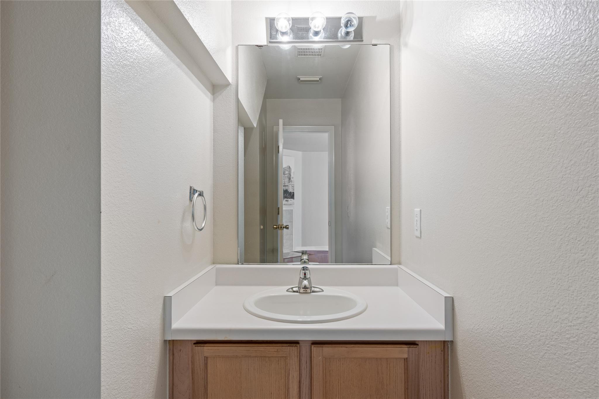14716 Lantern Ln Property Photo 9