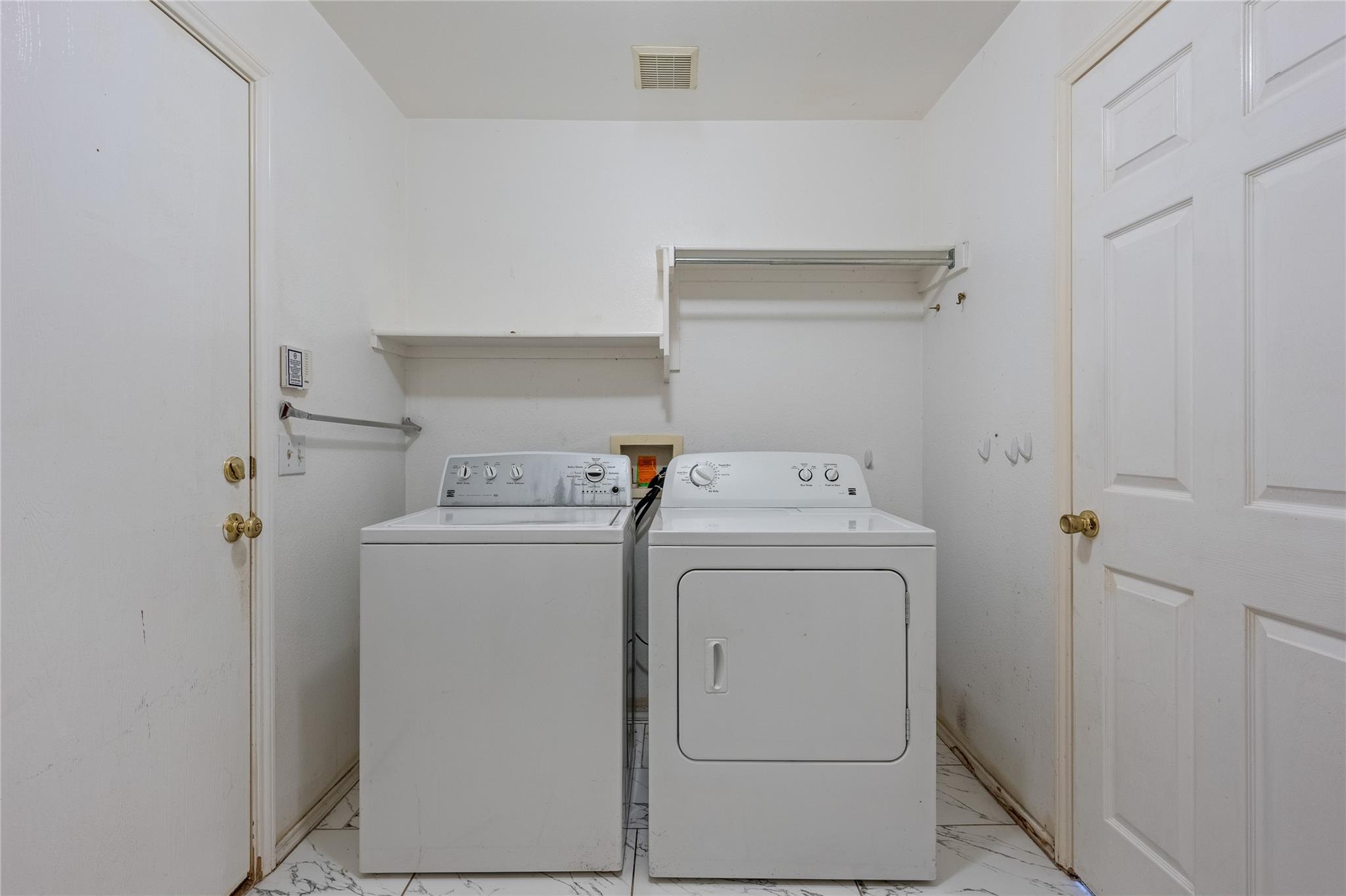 14716 Lantern Ln Property Photo 10