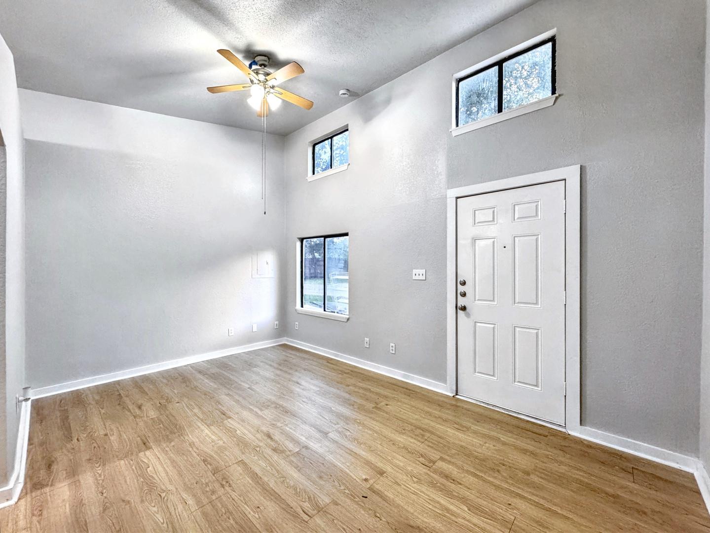 1108 W Mccarty Ln Property Photo 6