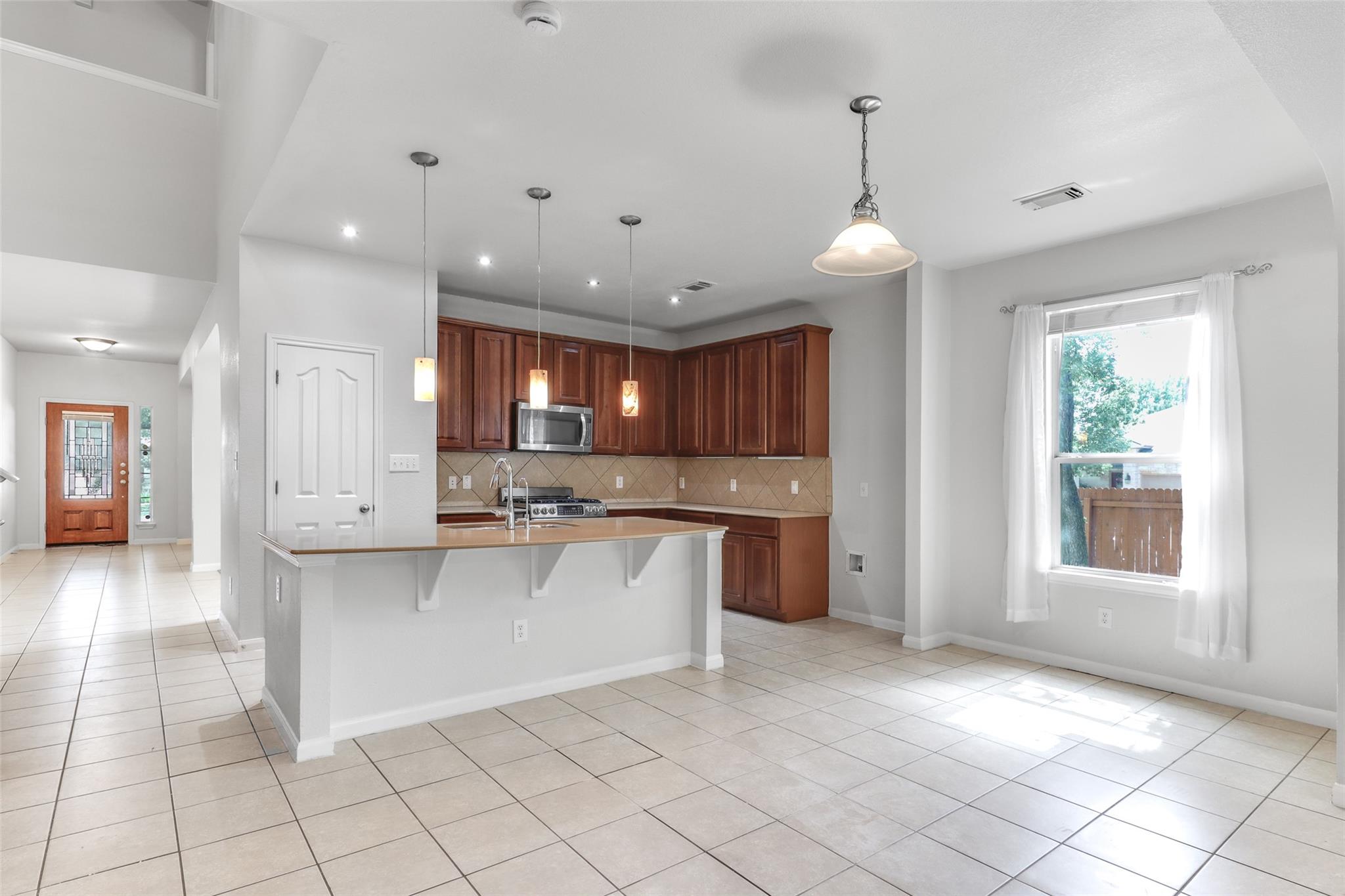 800 S Frontier Ln Property Photo 9