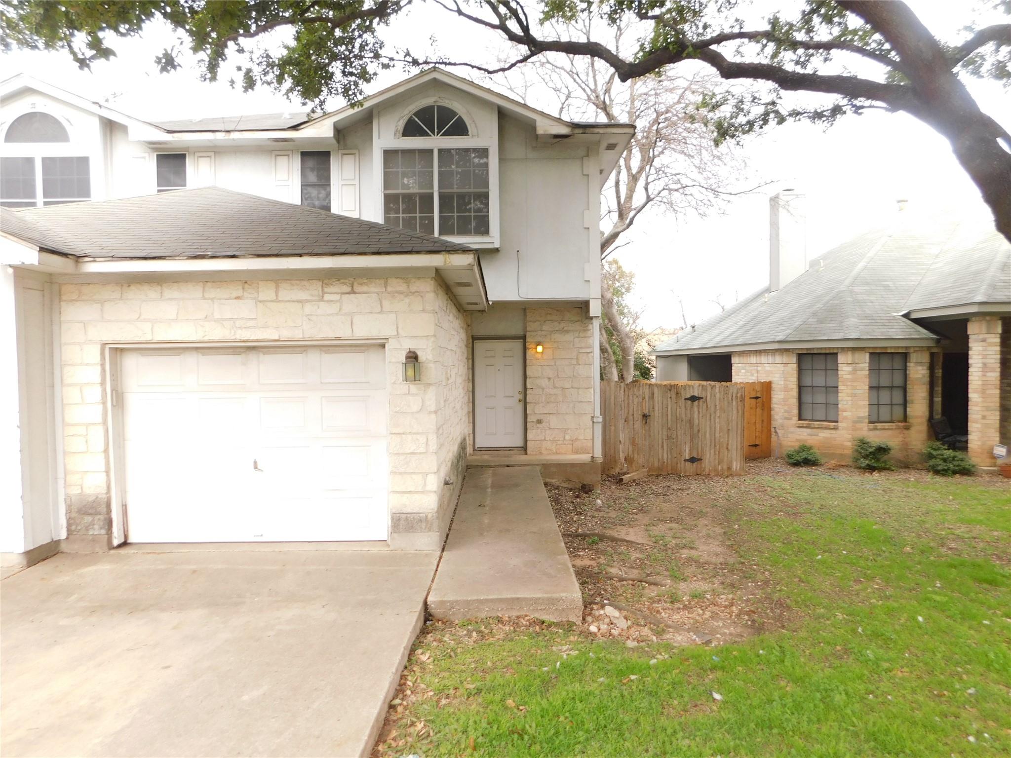 6726 Windrift Way #b Property Photo 1