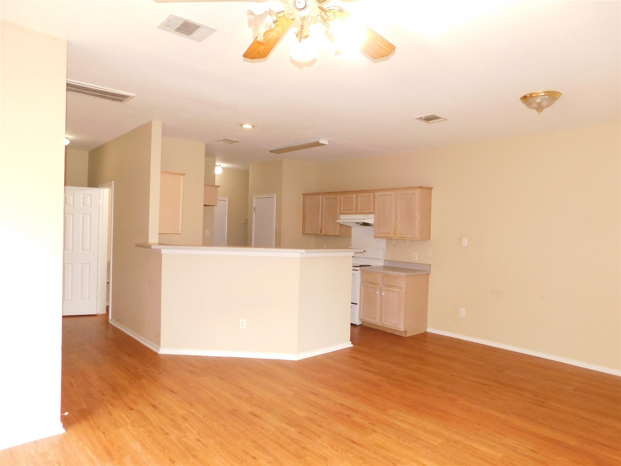6726 Windrift Way #b Property Photo 8