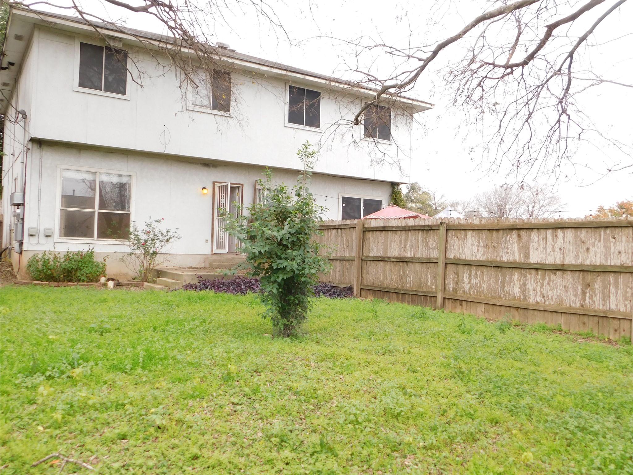 6726 Windrift Way #b Property Photo 13