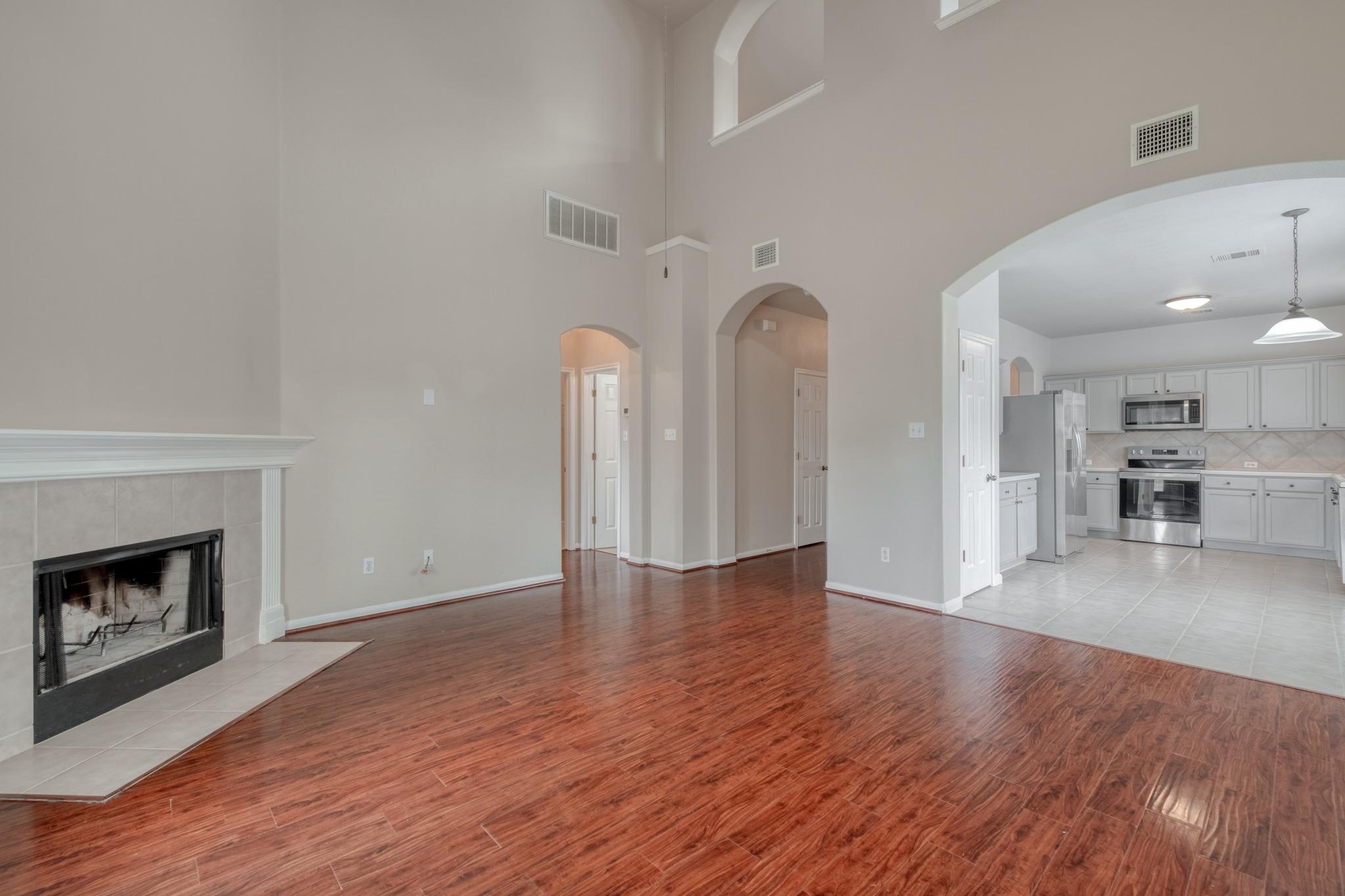 211 Hanstrom Dr Property Photo 1
