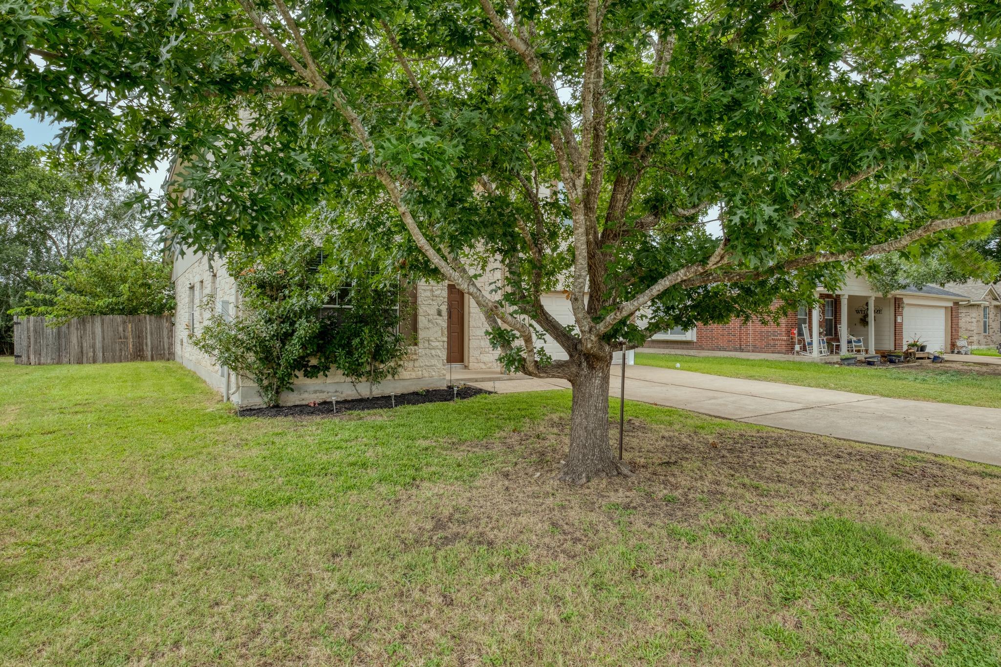 211 Hanstrom Dr Property Photo 4