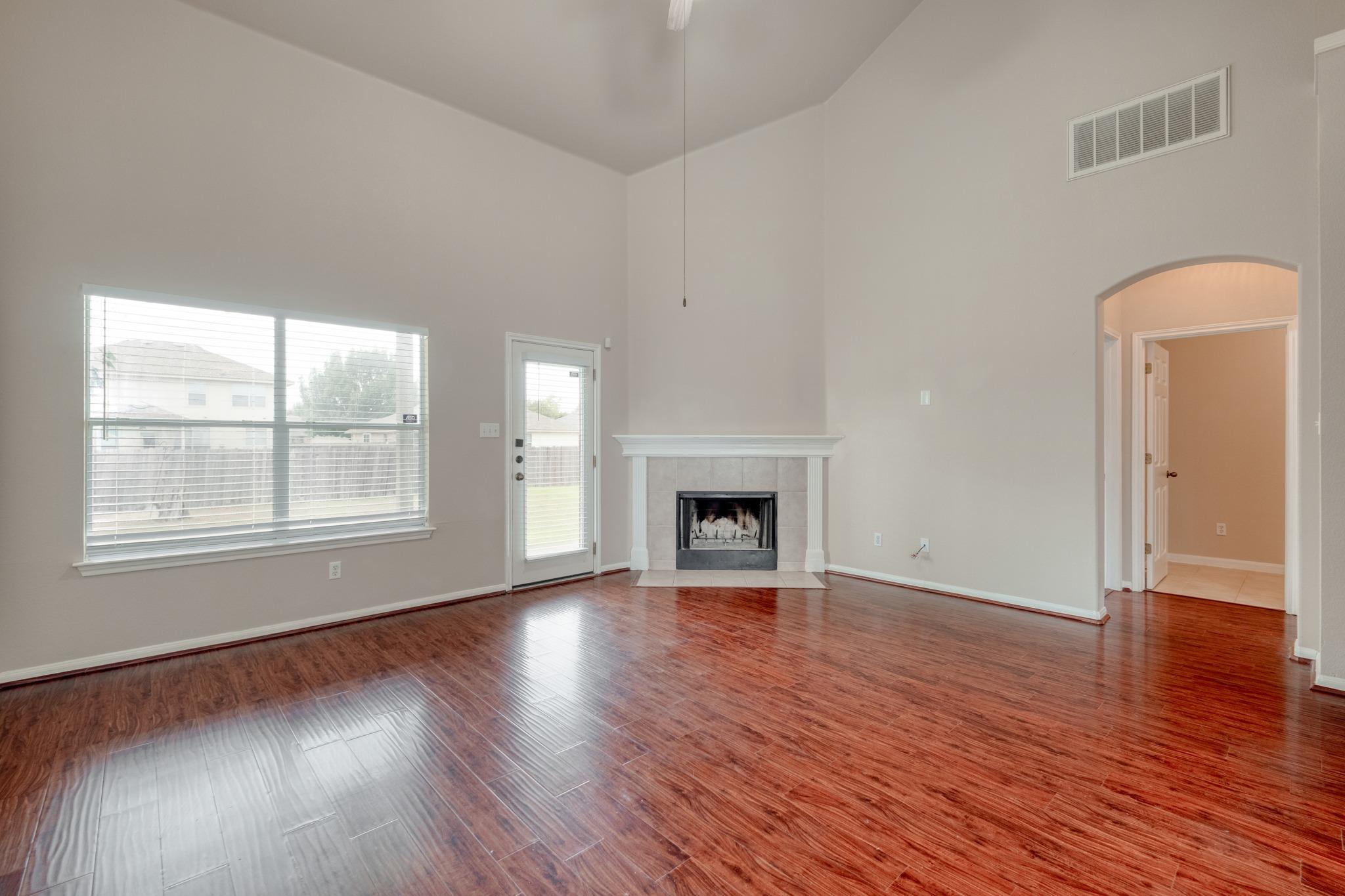 211 Hanstrom Dr Property Photo 6