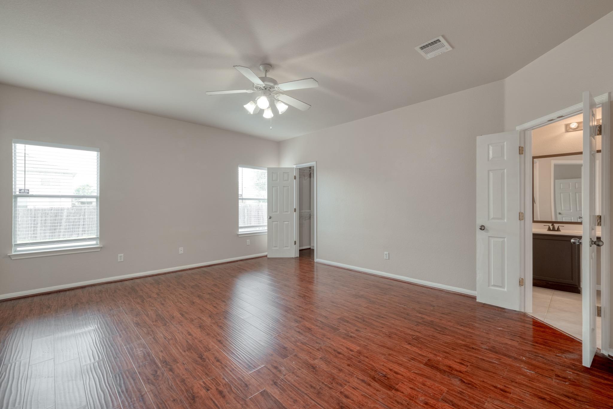 211 Hanstrom Dr Property Photo 14