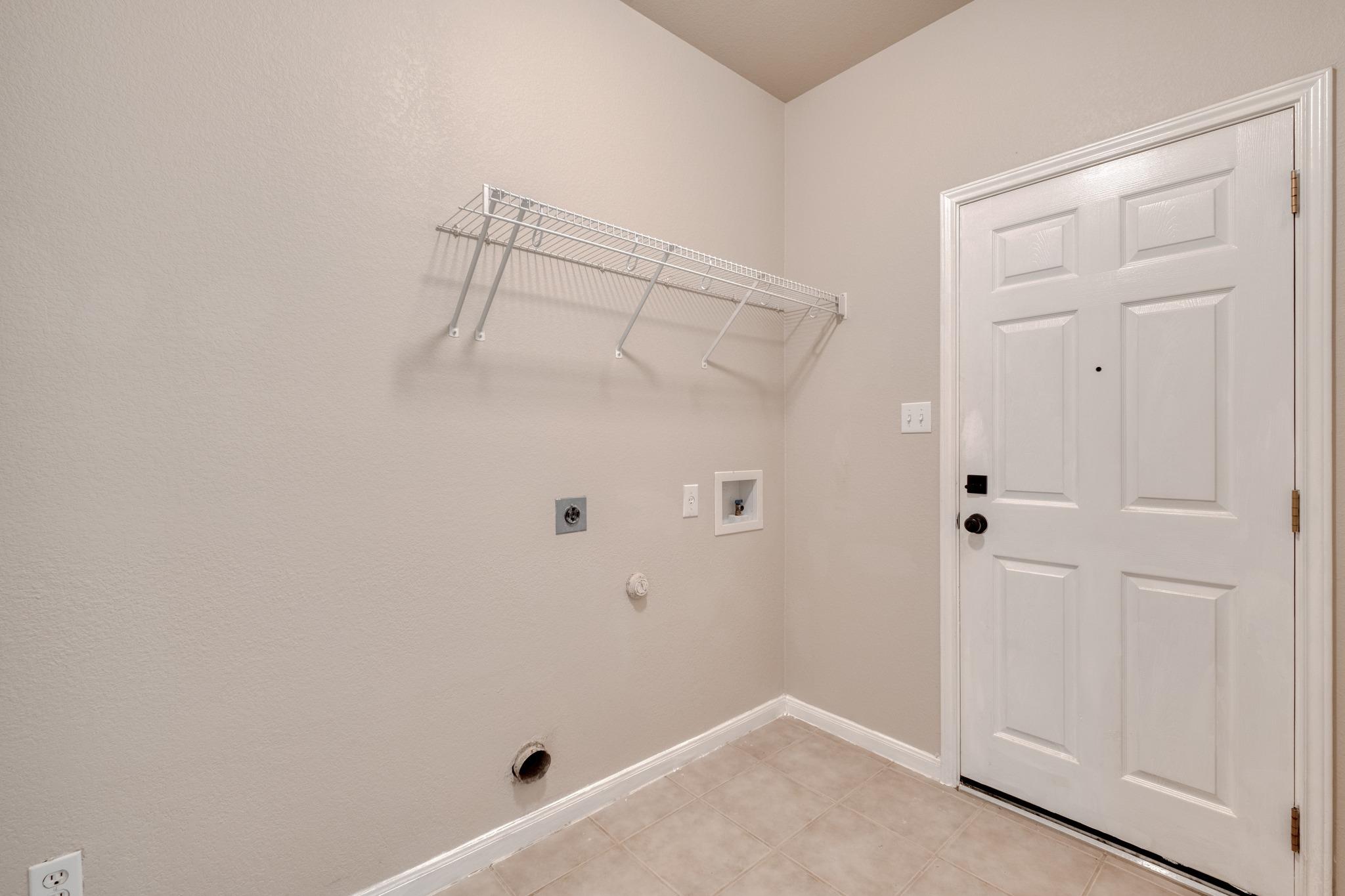 211 Hanstrom Dr Property Photo 20