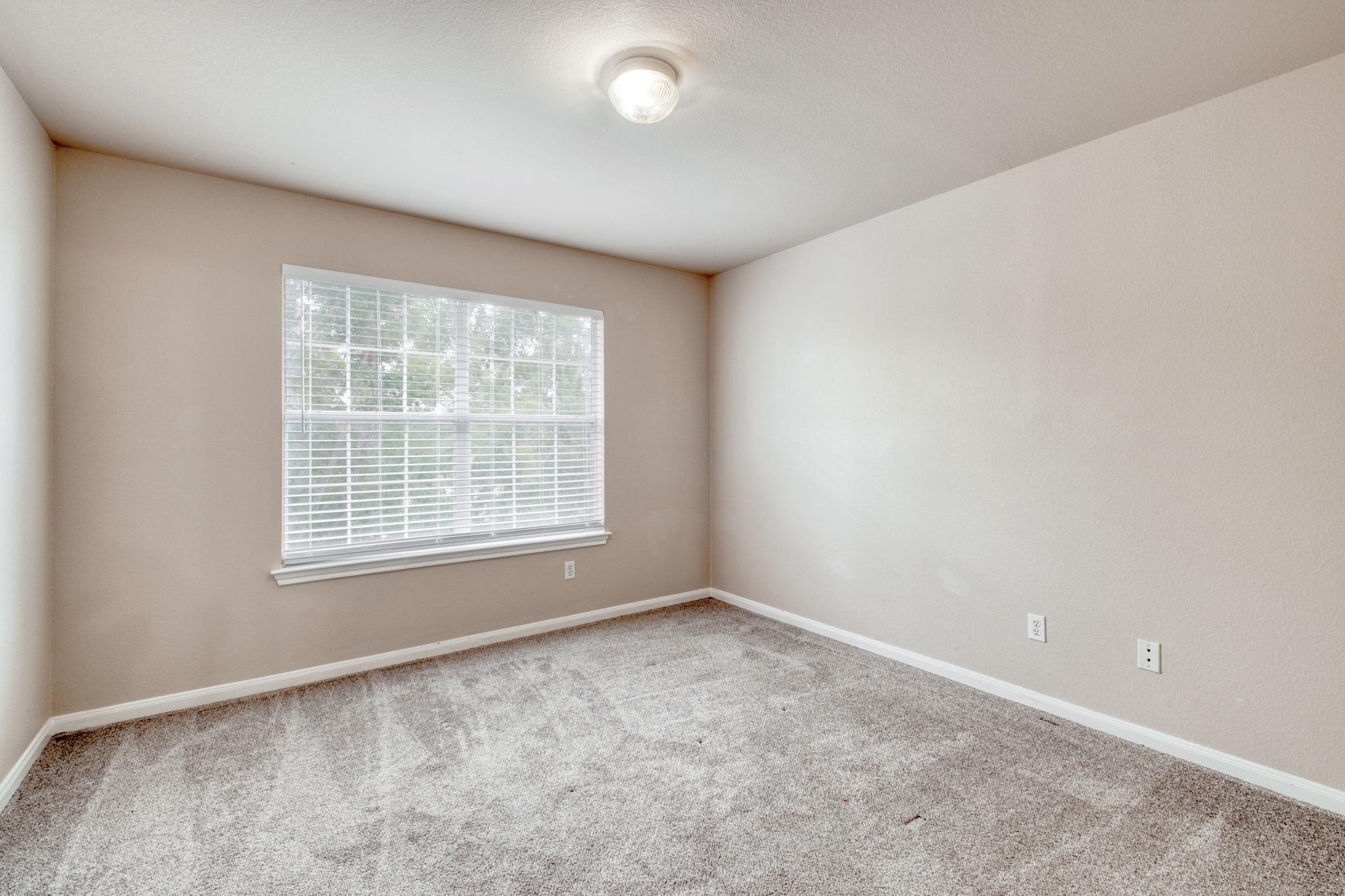 211 Hanstrom Dr Property Photo 23