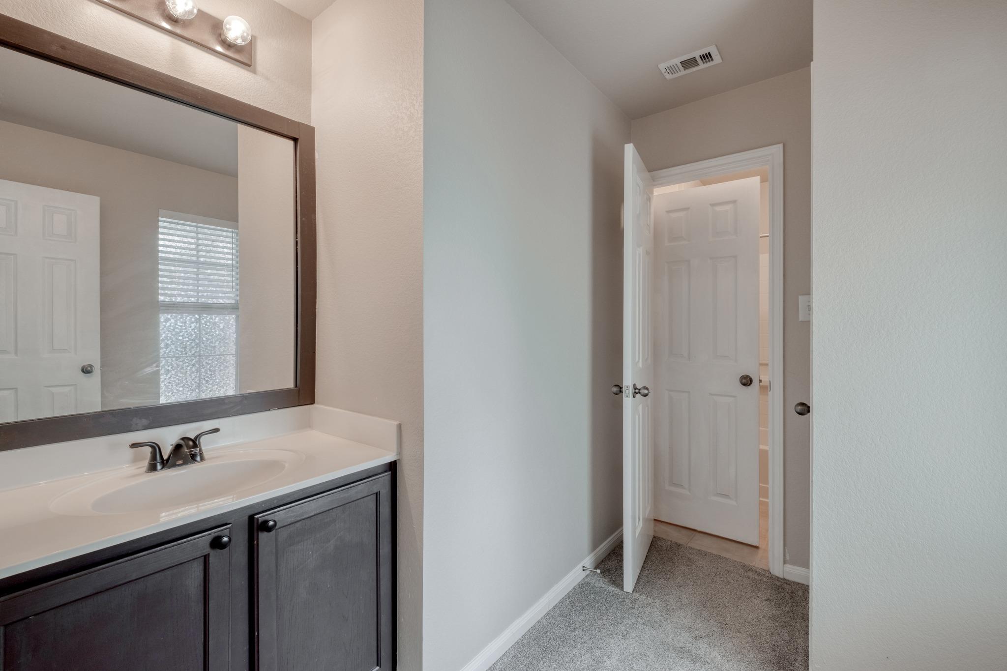 211 Hanstrom Dr Property Photo 24