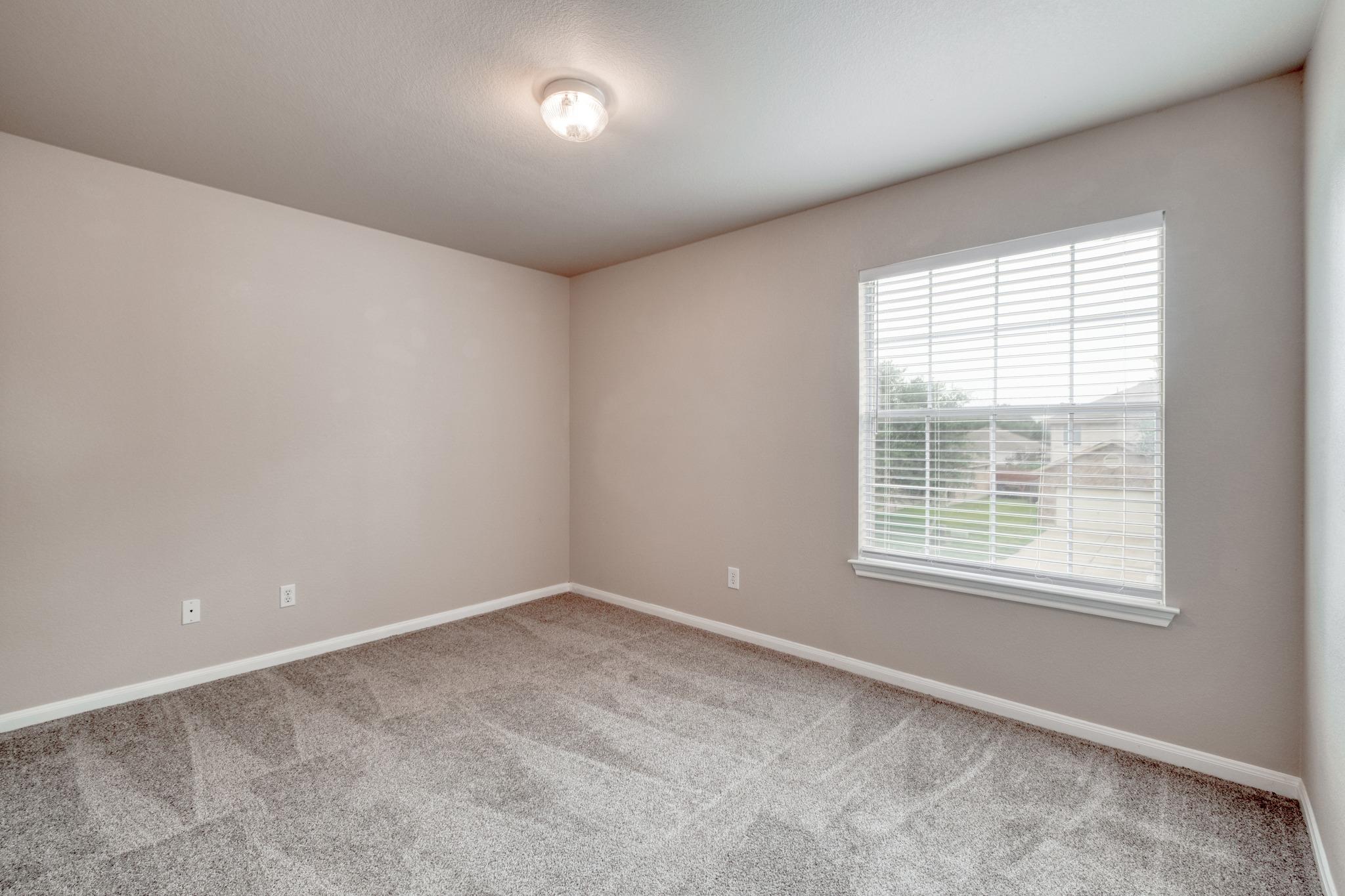 211 Hanstrom Dr Property Photo 27