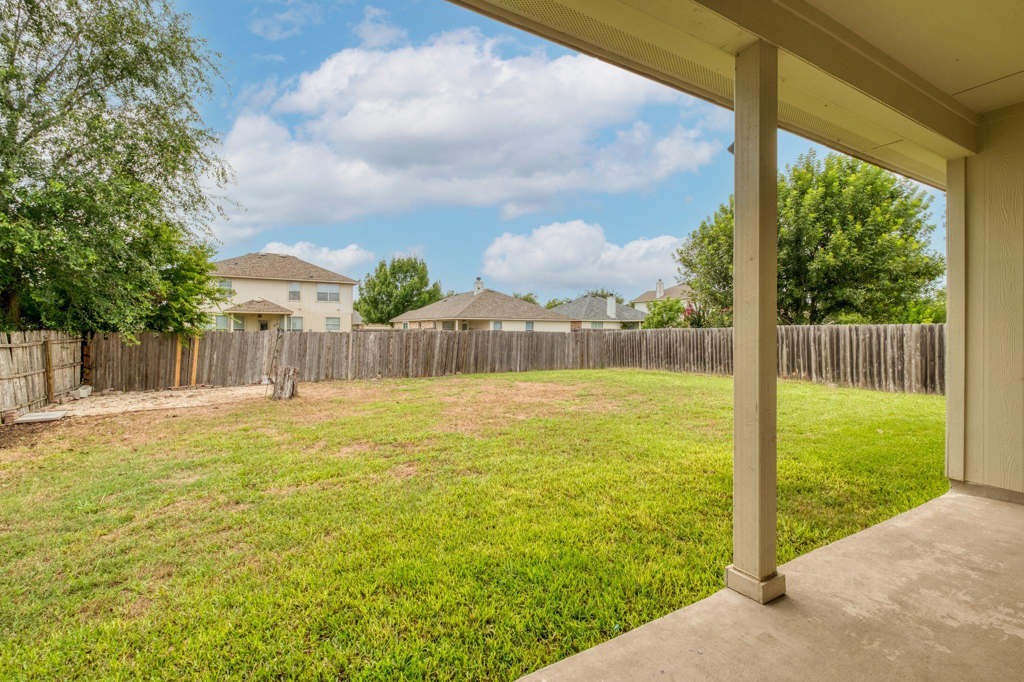 211 Hanstrom Dr Property Photo 28