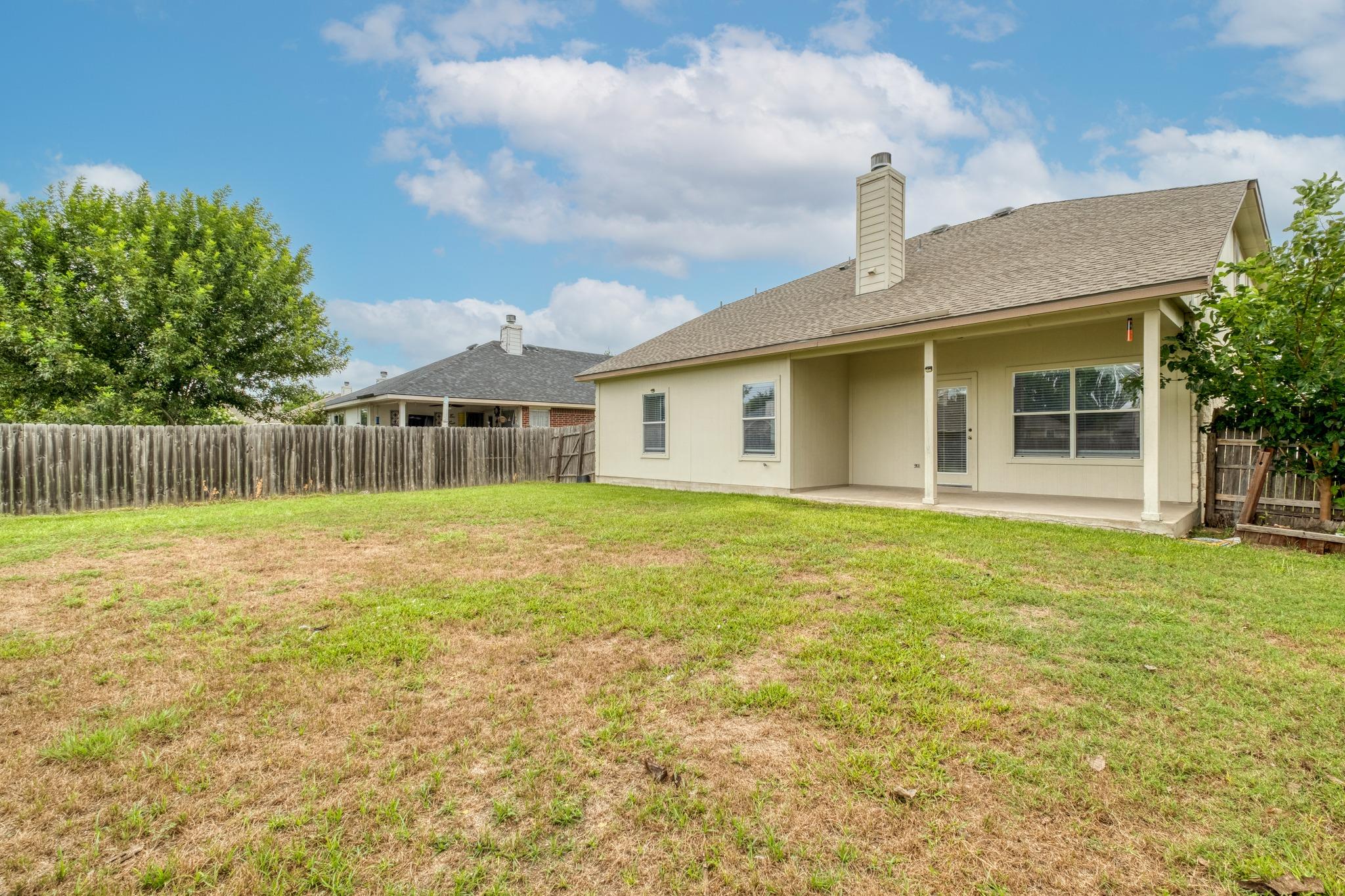 211 Hanstrom Dr Property Photo 29