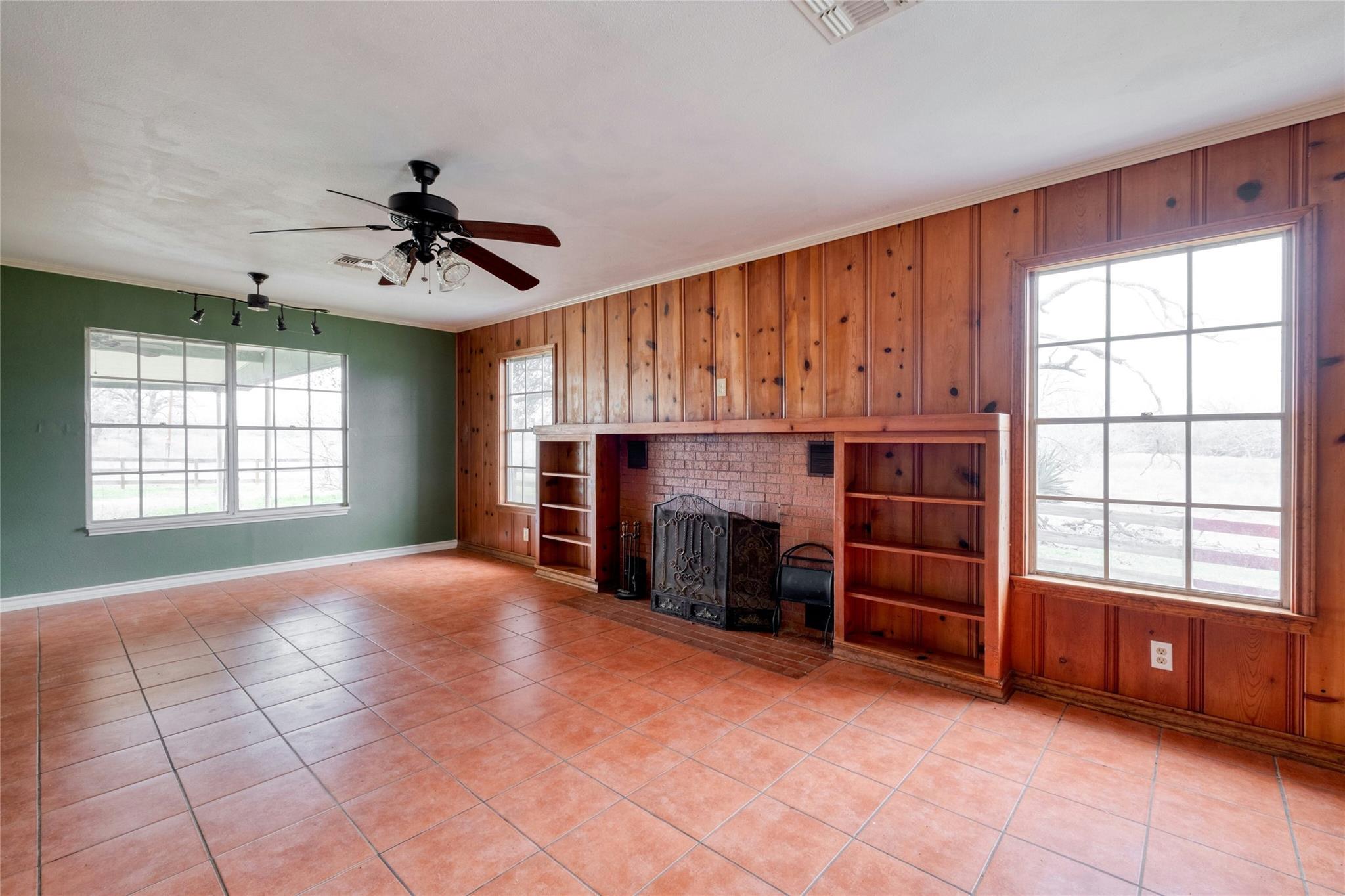 103 Robin Ln Property Photo 13