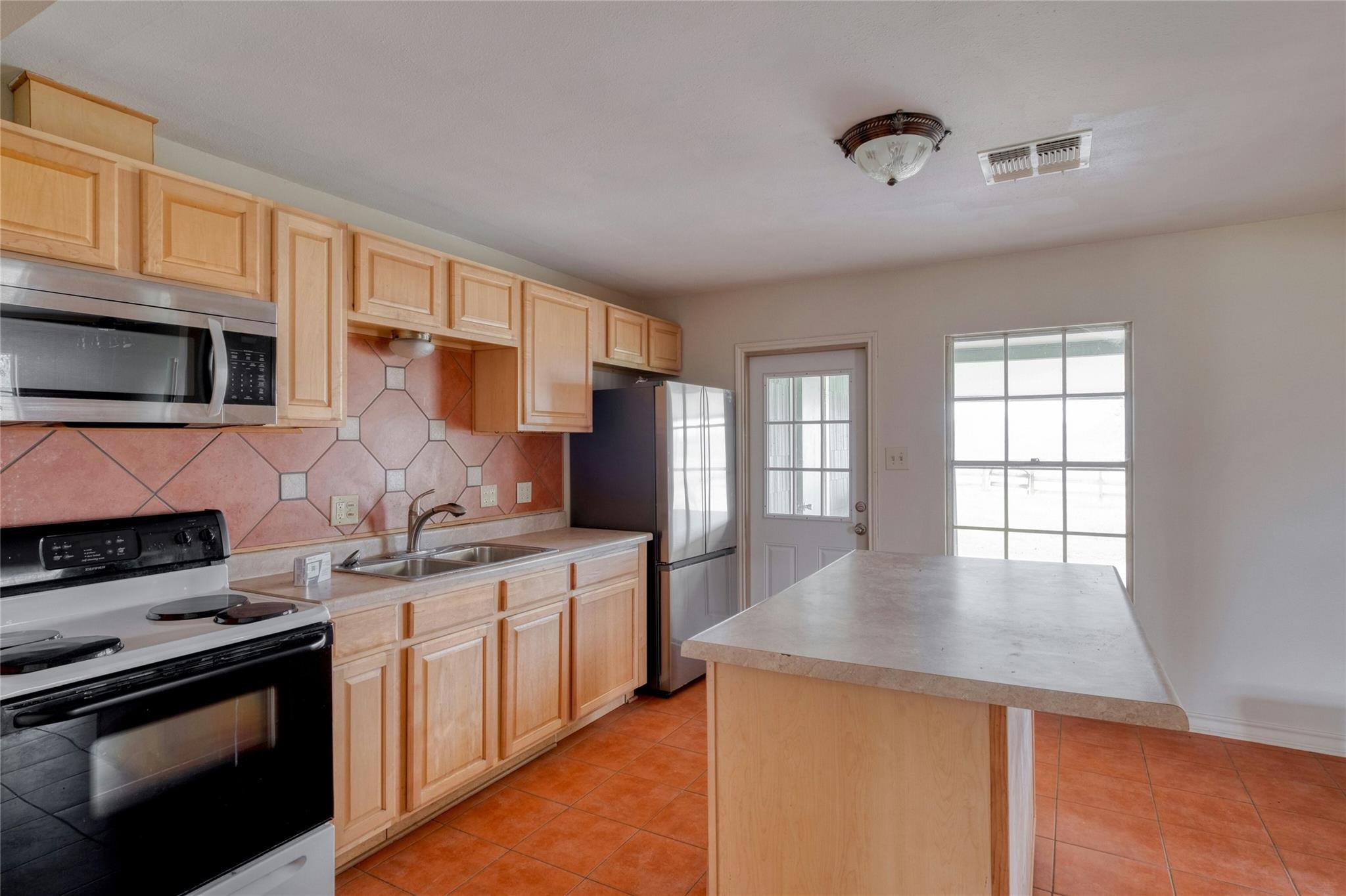 103 Robin Ln Property Photo 16