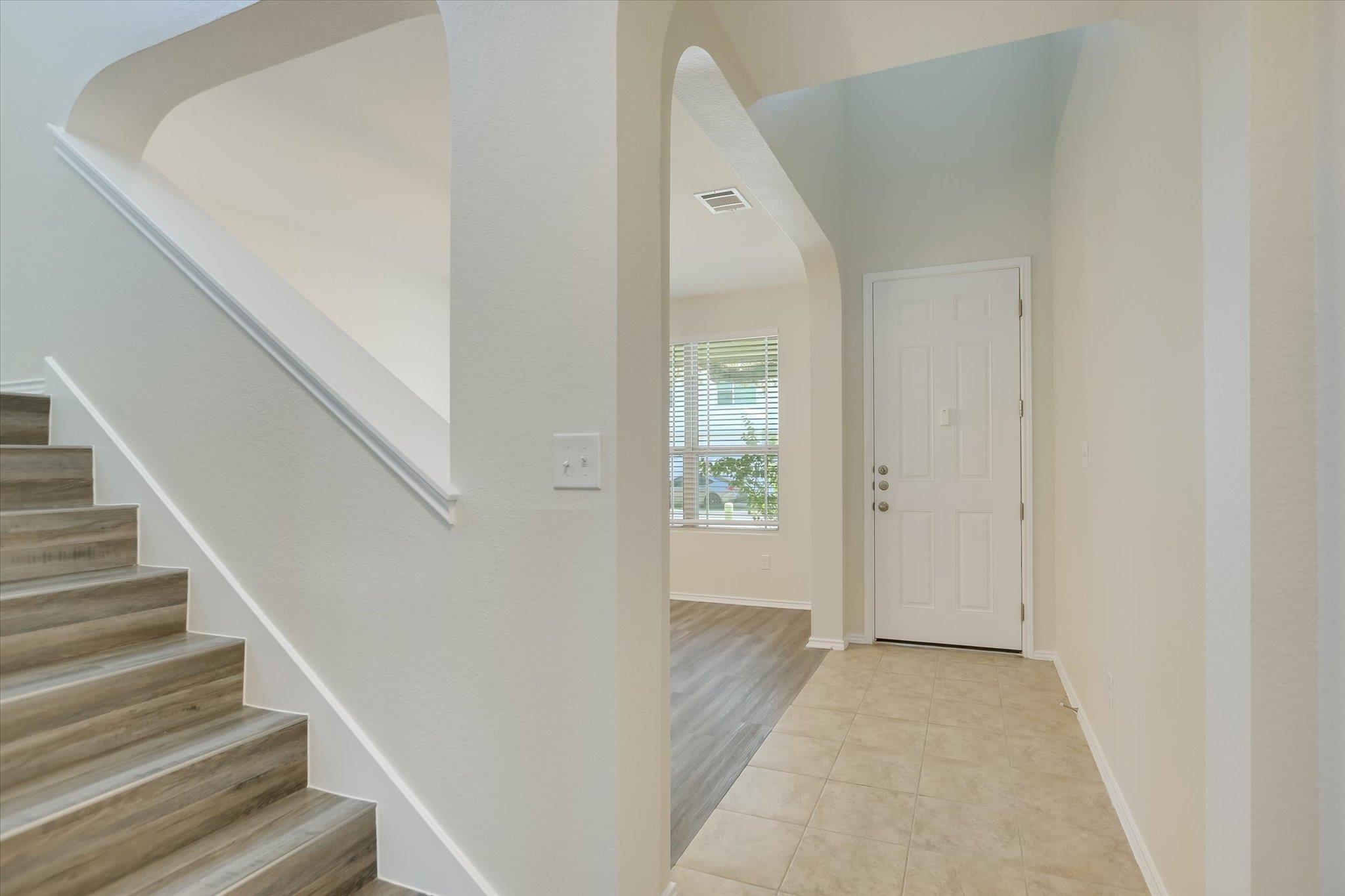210 Anacua Loop Property Photo 3