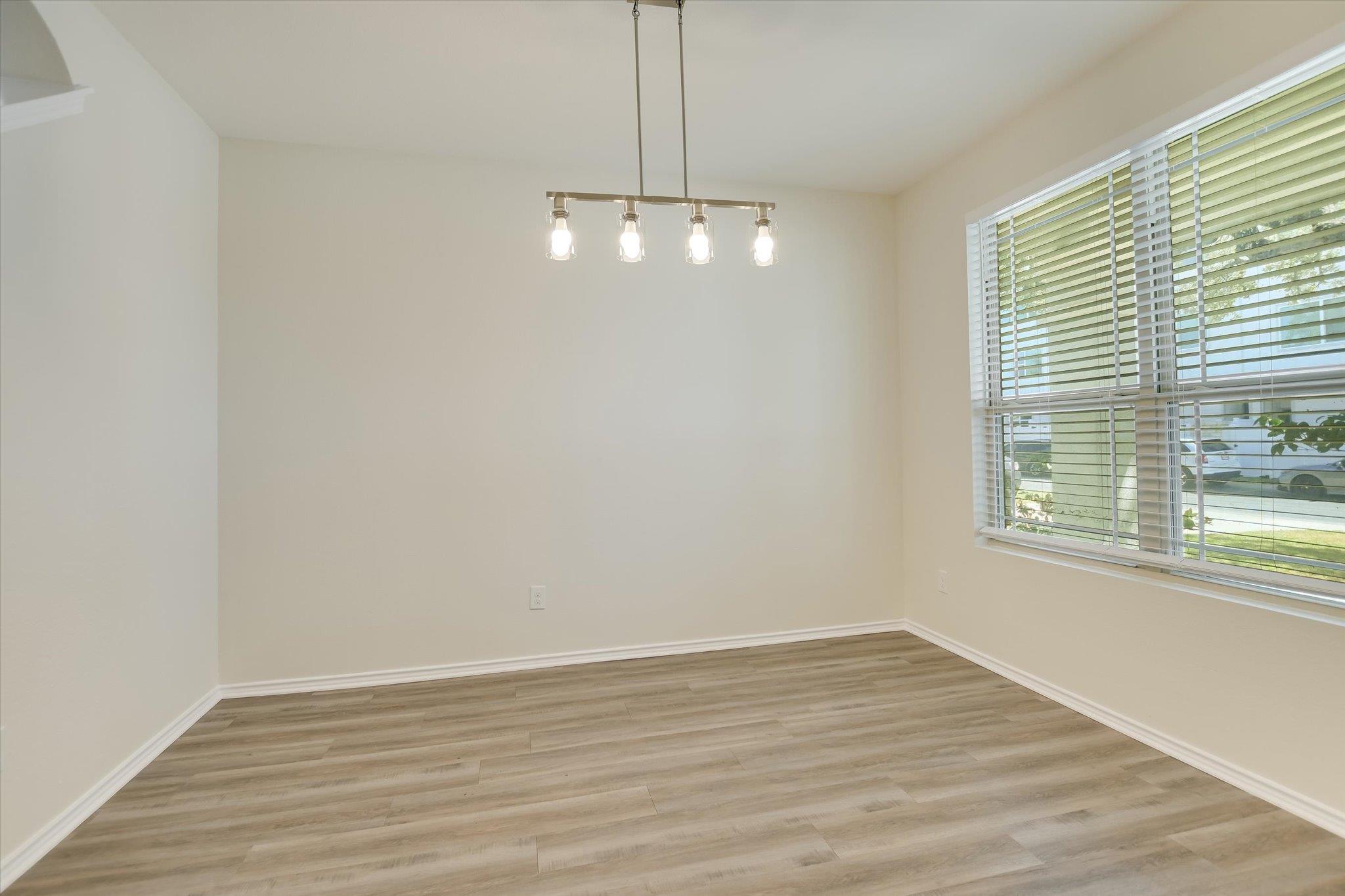 210 Anacua Loop Property Photo 4