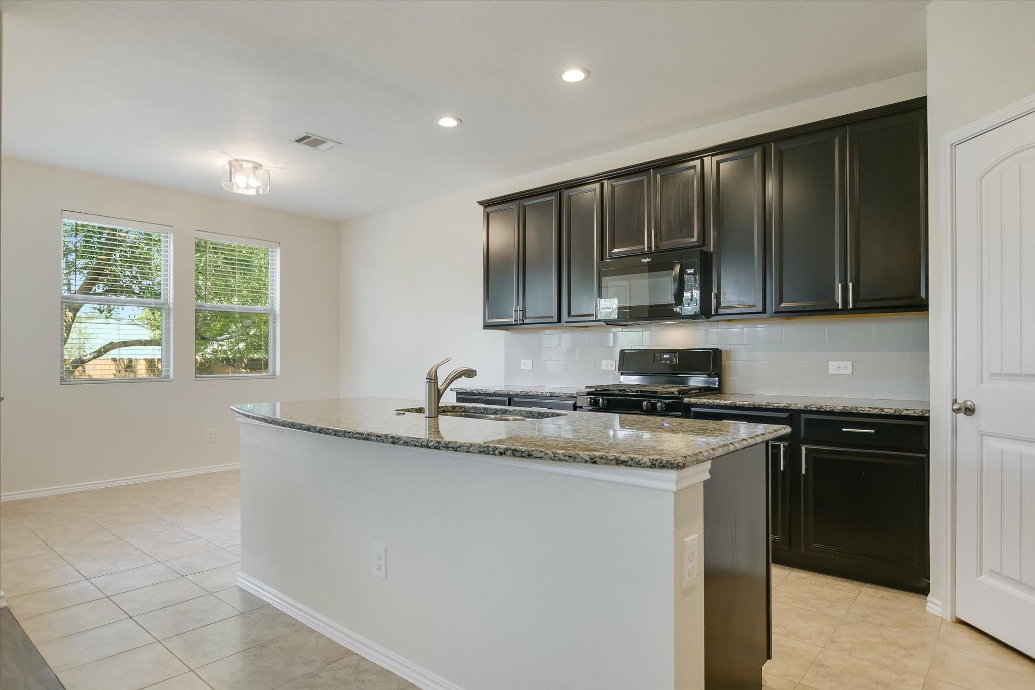 210 Anacua Loop Property Photo 5