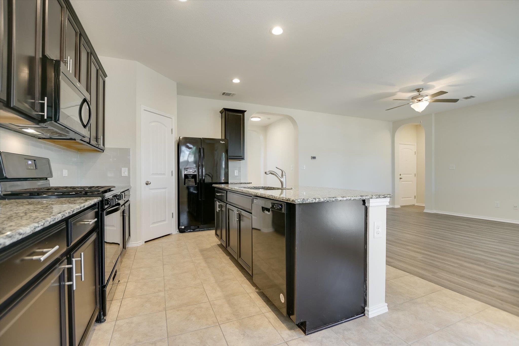210 Anacua Loop Property Photo 6