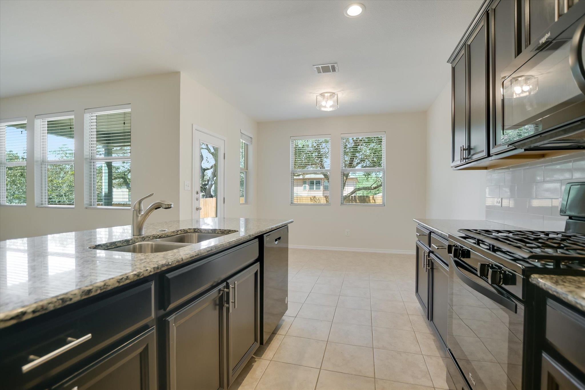 210 Anacua Loop Property Photo 7