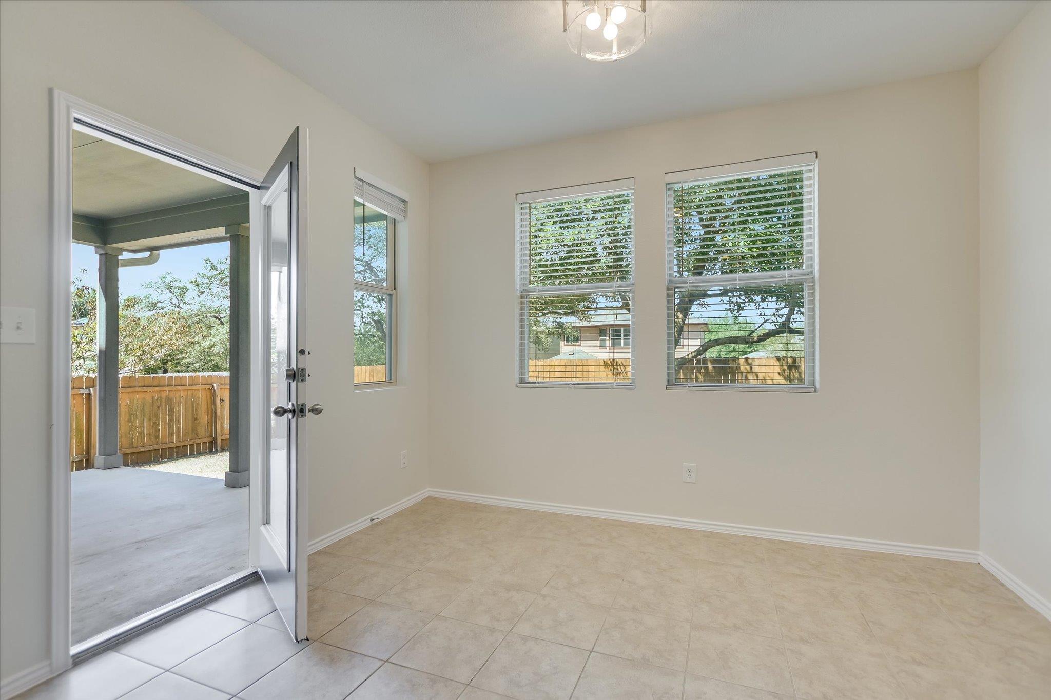 210 Anacua Loop Property Photo 8