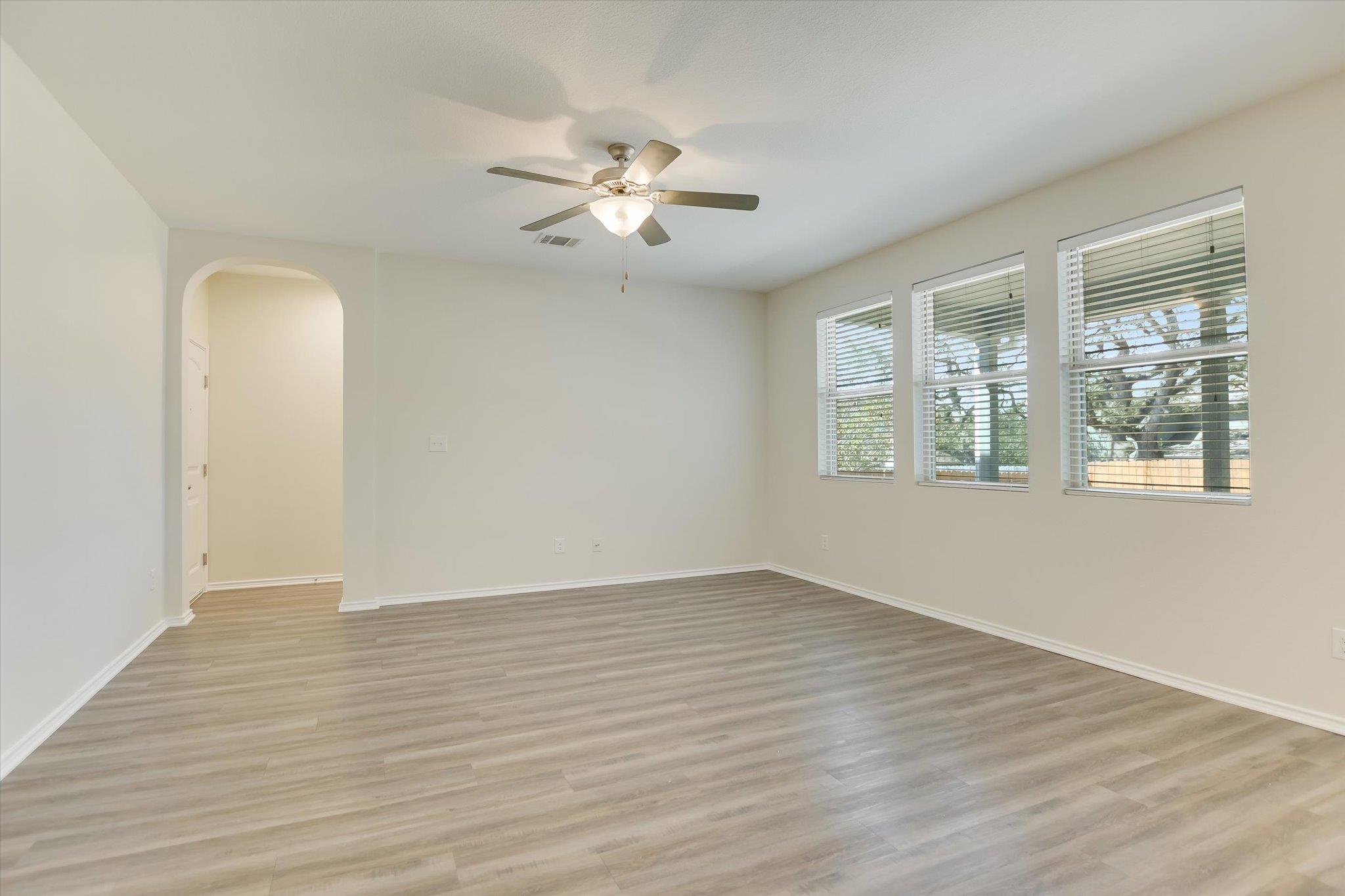 210 Anacua Loop Property Photo 9