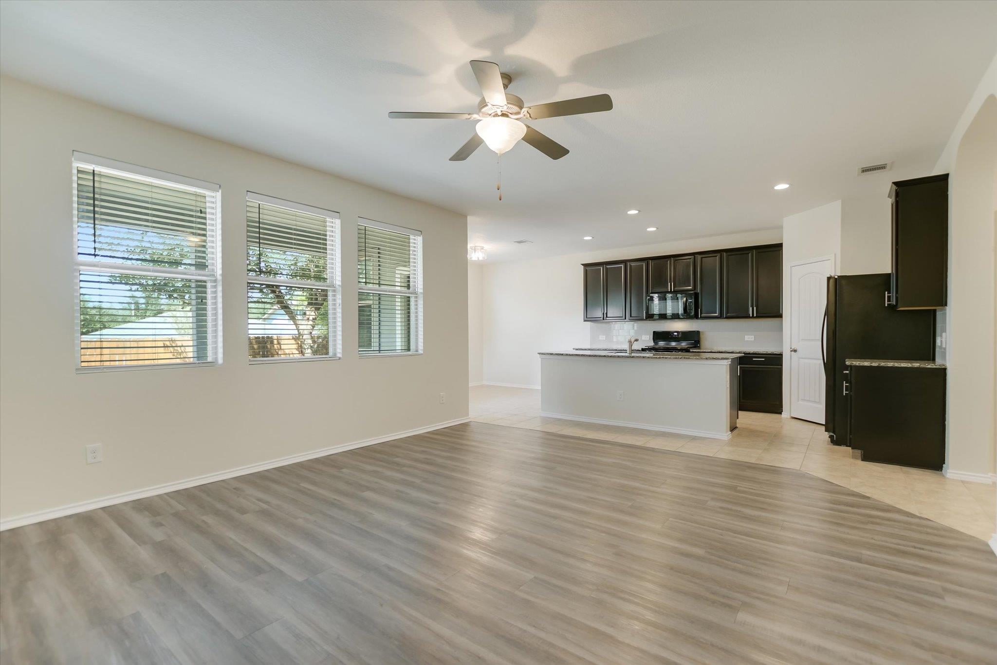 210 Anacua Loop Property Photo 10