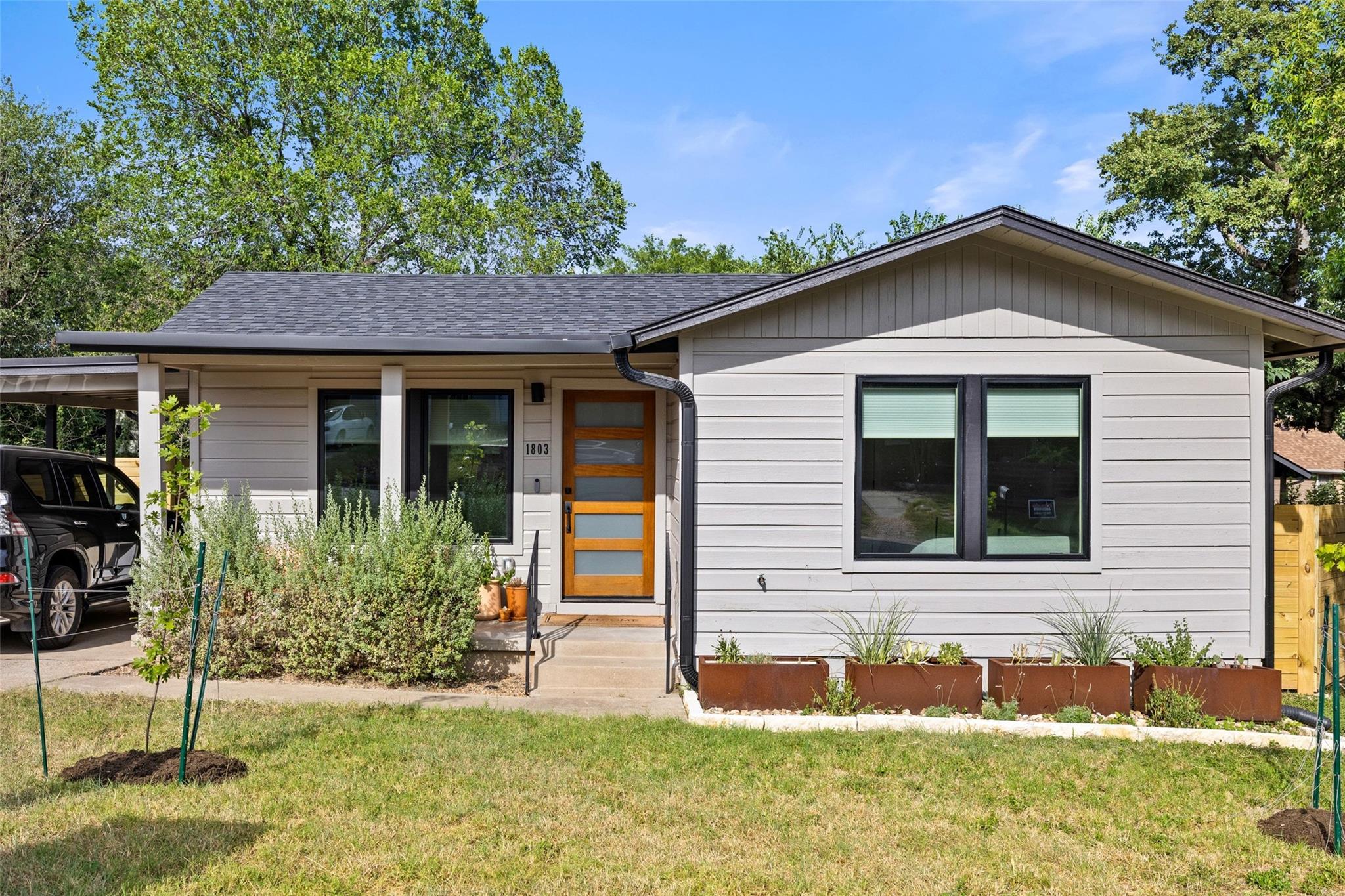 1803 Perez St Property Photo 1