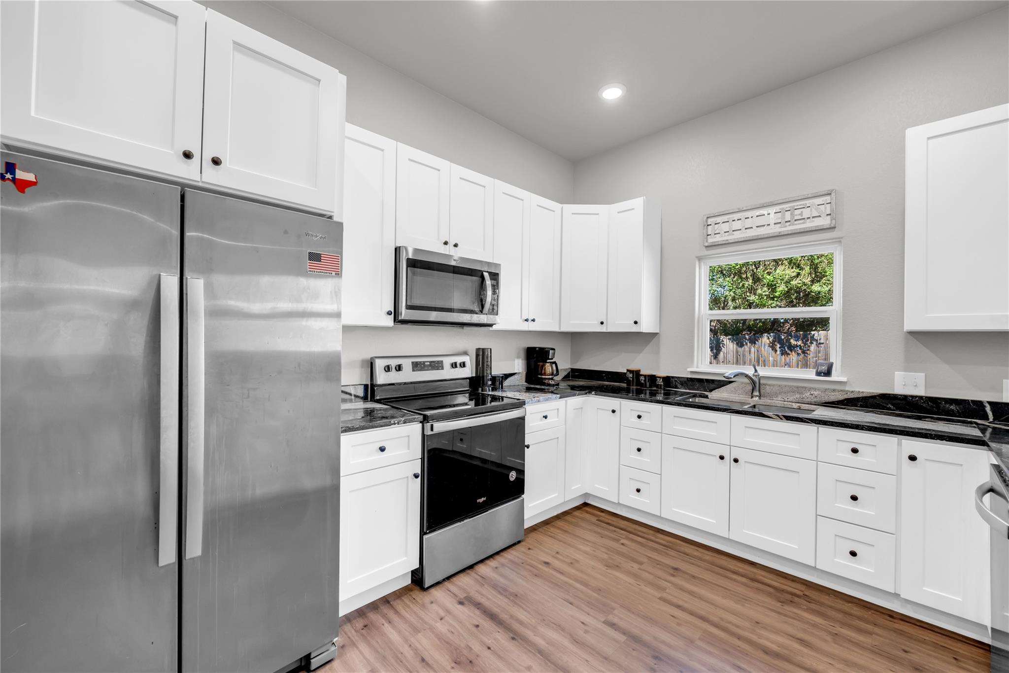 100 S Thomas Cv Property Photo 3