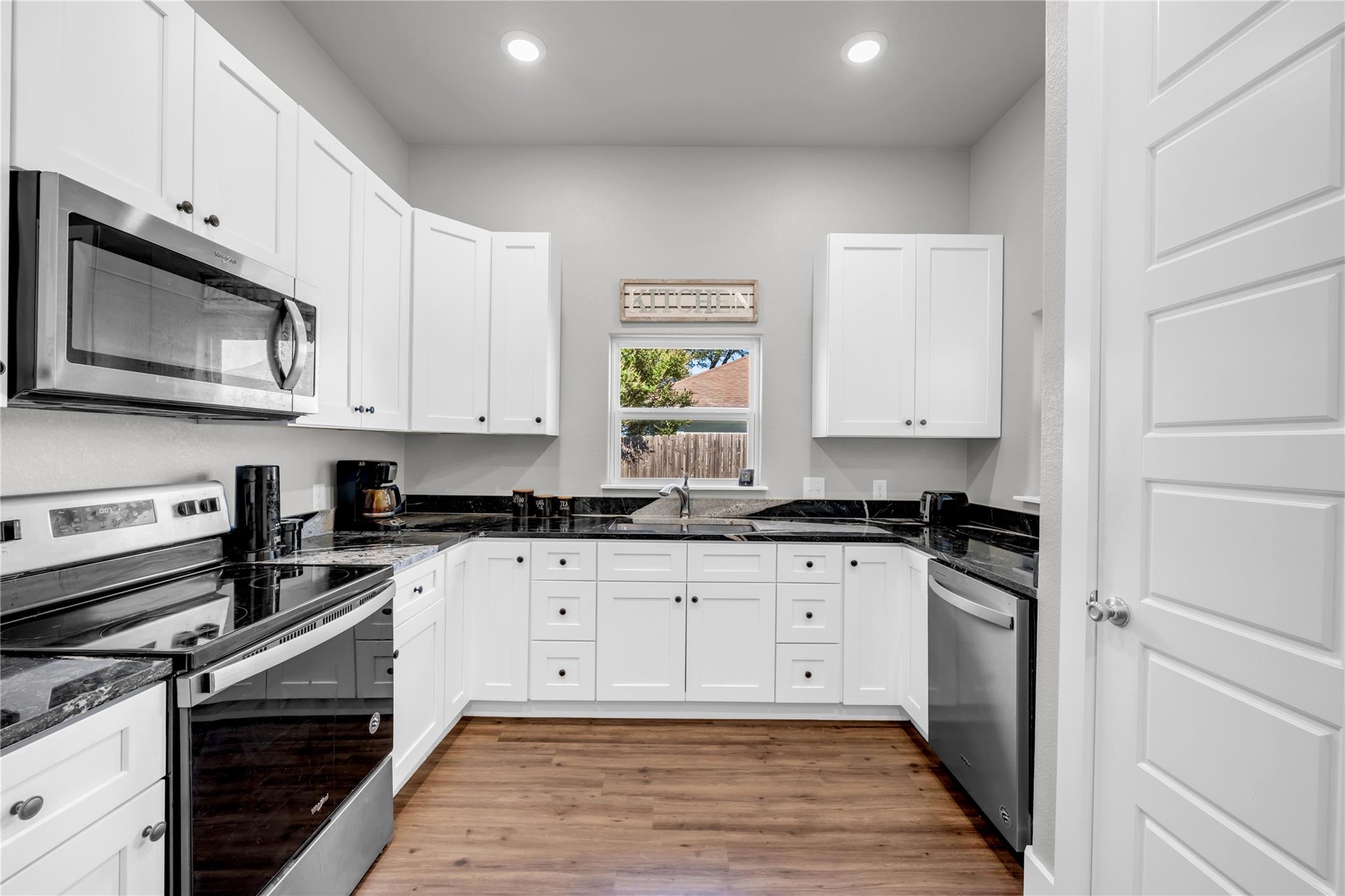 100 S Thomas Cv Property Photo 4