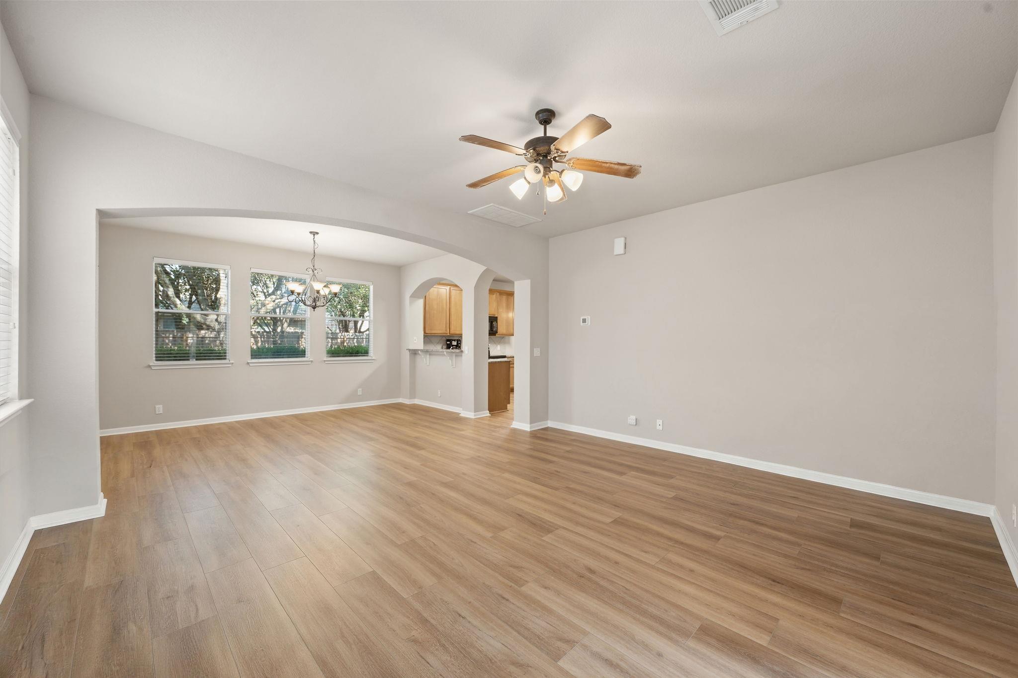 19104 Leigh Ln Property Photo 3
