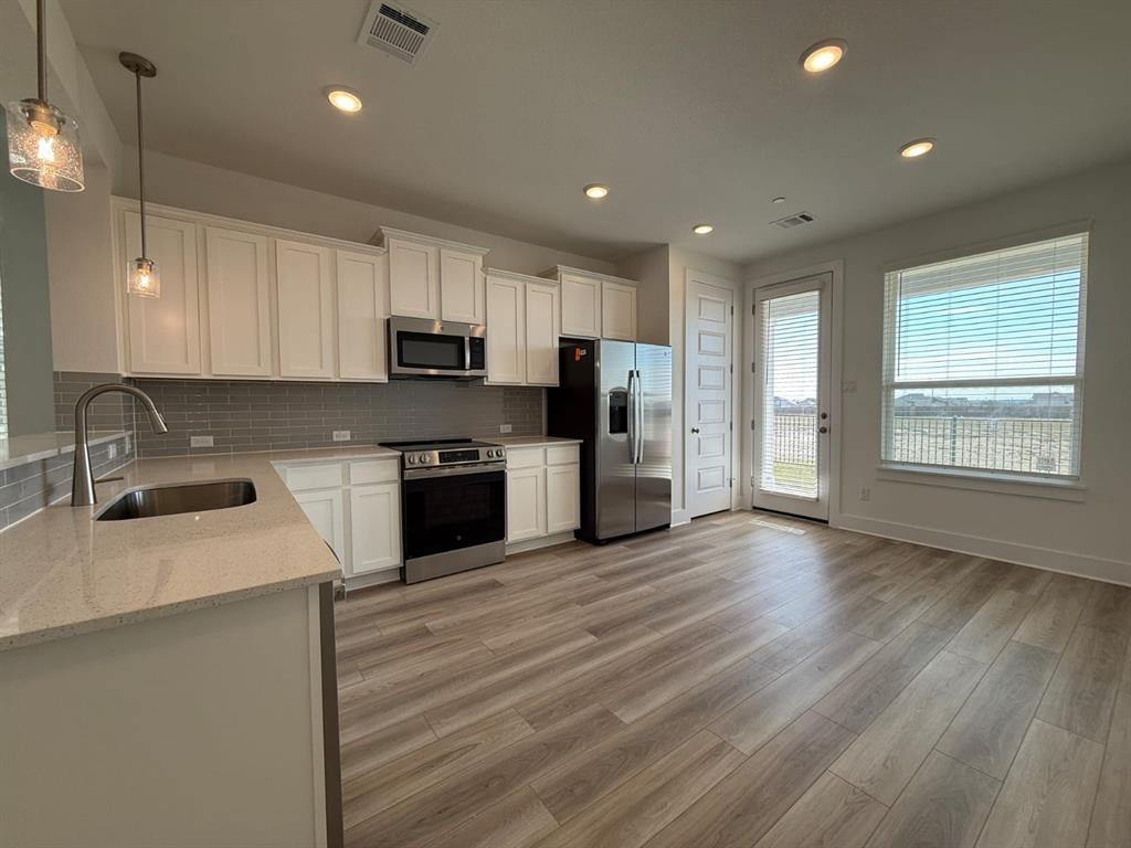 2027 Cora Ivy Ln Property Photo 7