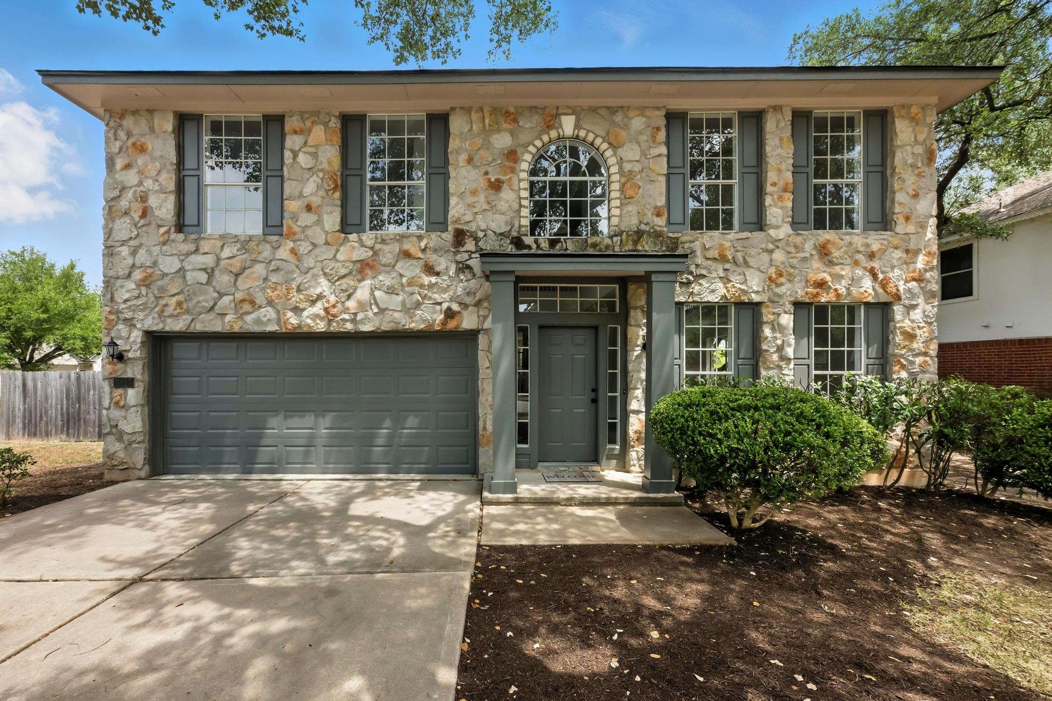 2113 Lobelia Dr Property Photo 1